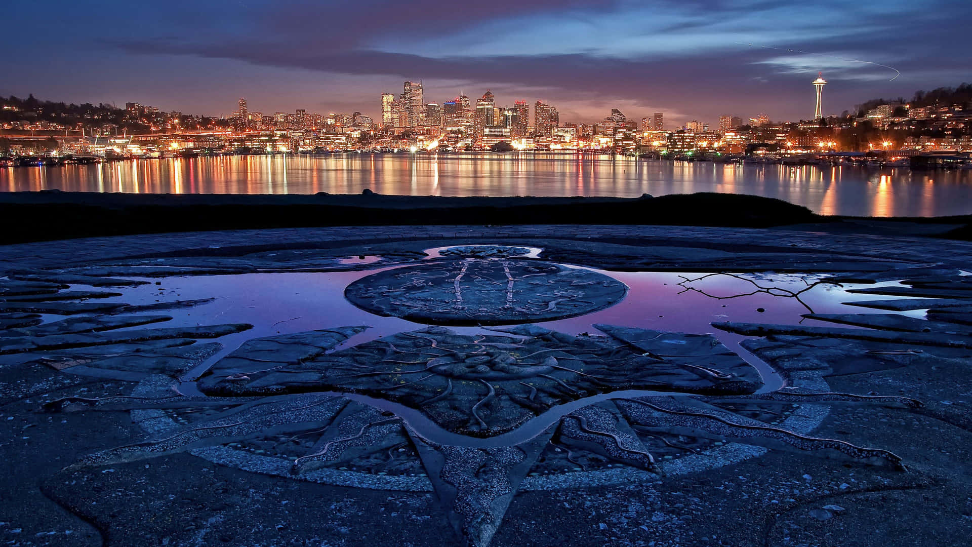 Seattlestadtbild Leuchtend Im Licht Des Sonnenuntergangs Wallpaper