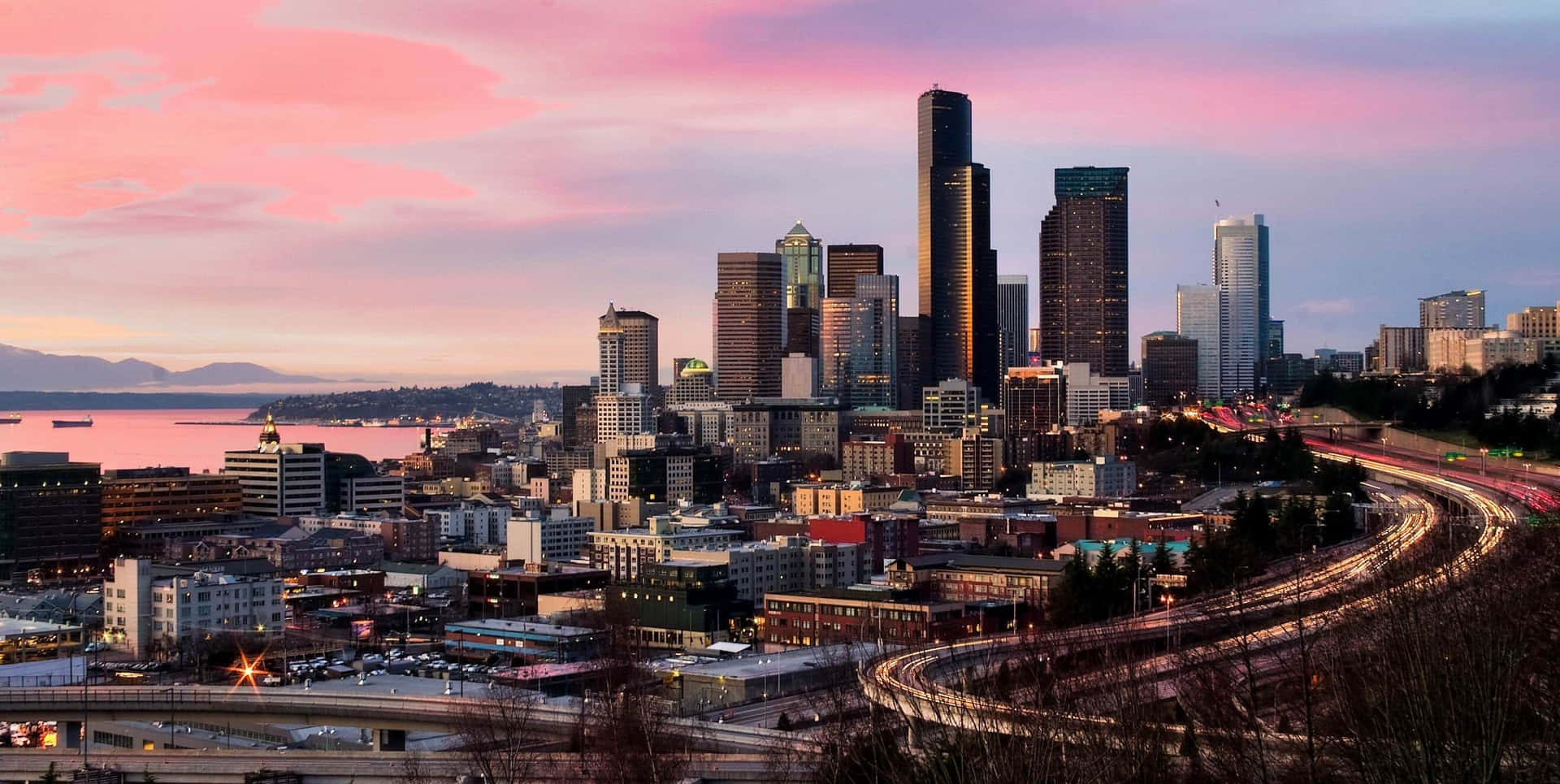 Byen Seattle ved skumringen Wallpaper