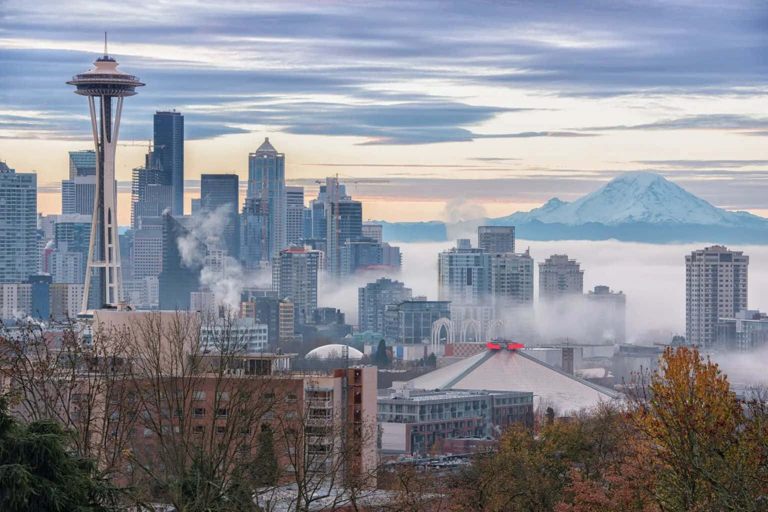 Seattle Skyline Tåkete Morgen Mount Rainier Bakgrunn Bakgrunnsbildet