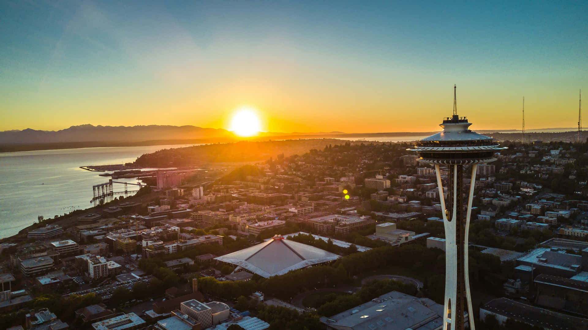 Vue Aérienne Du Coucher De Soleil Sur La Space Needle De Seattle Fond d'écran