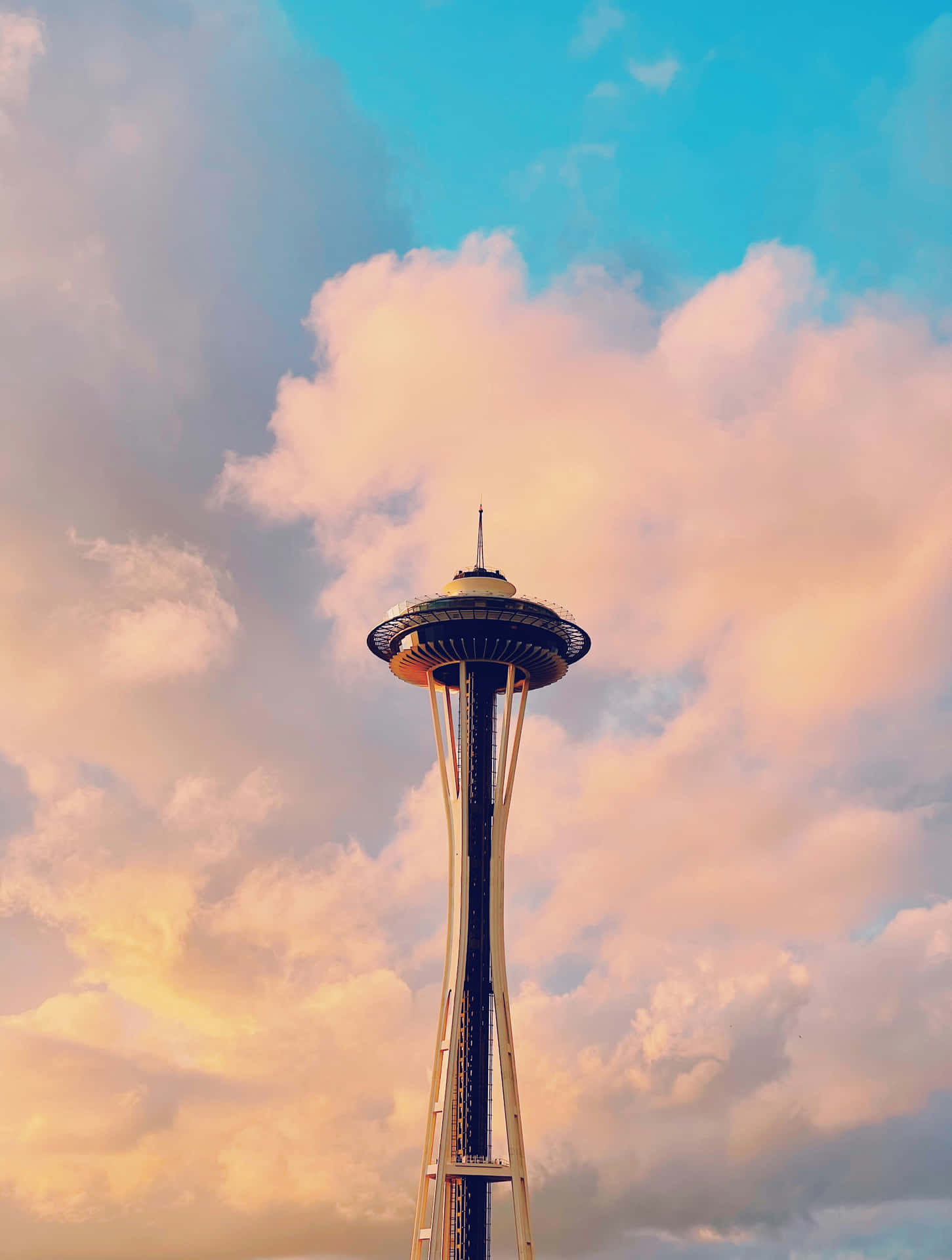 Ciel De Coucher De Soleil Sur La Space Needle De Seattle Fond d'écran