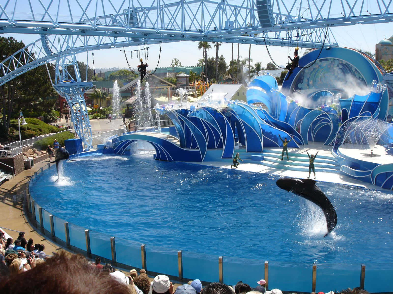 A Large Blue Water Show