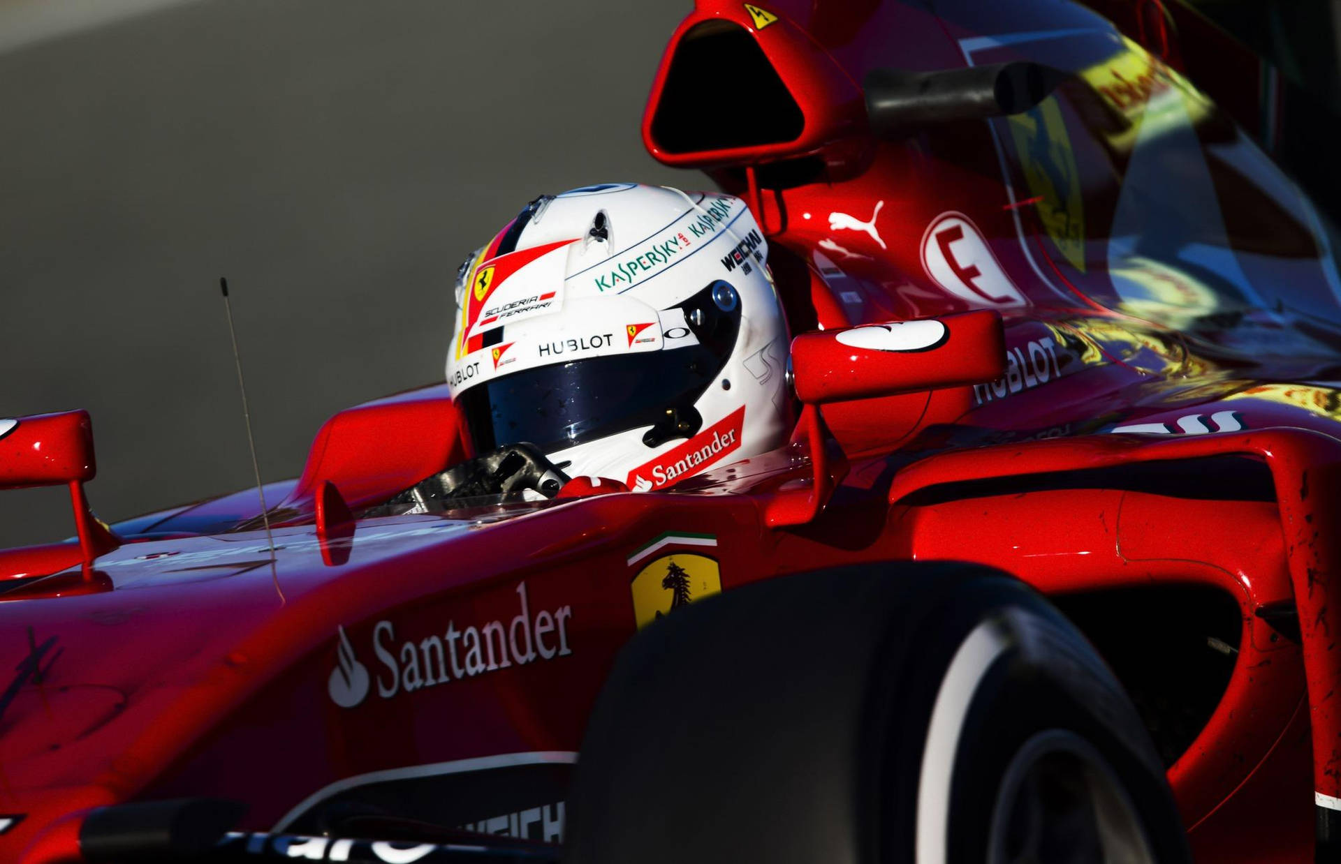 Sebastianvettel Conduciendo Un Auto De Fórmula 1 Rojo. Fondo de pantalla