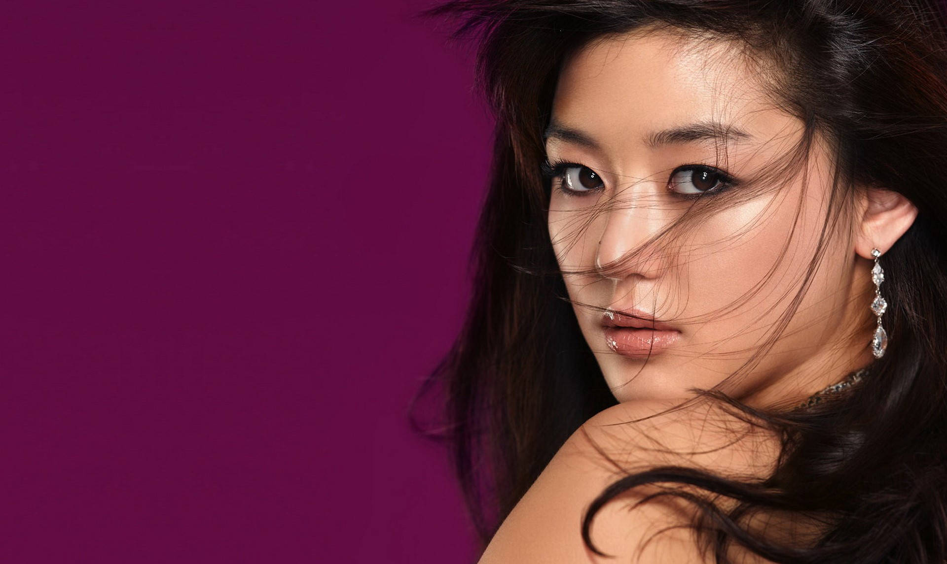 South Korean Actress Jun Ji Hyun in a Stylized Photoshoot Wallpaper