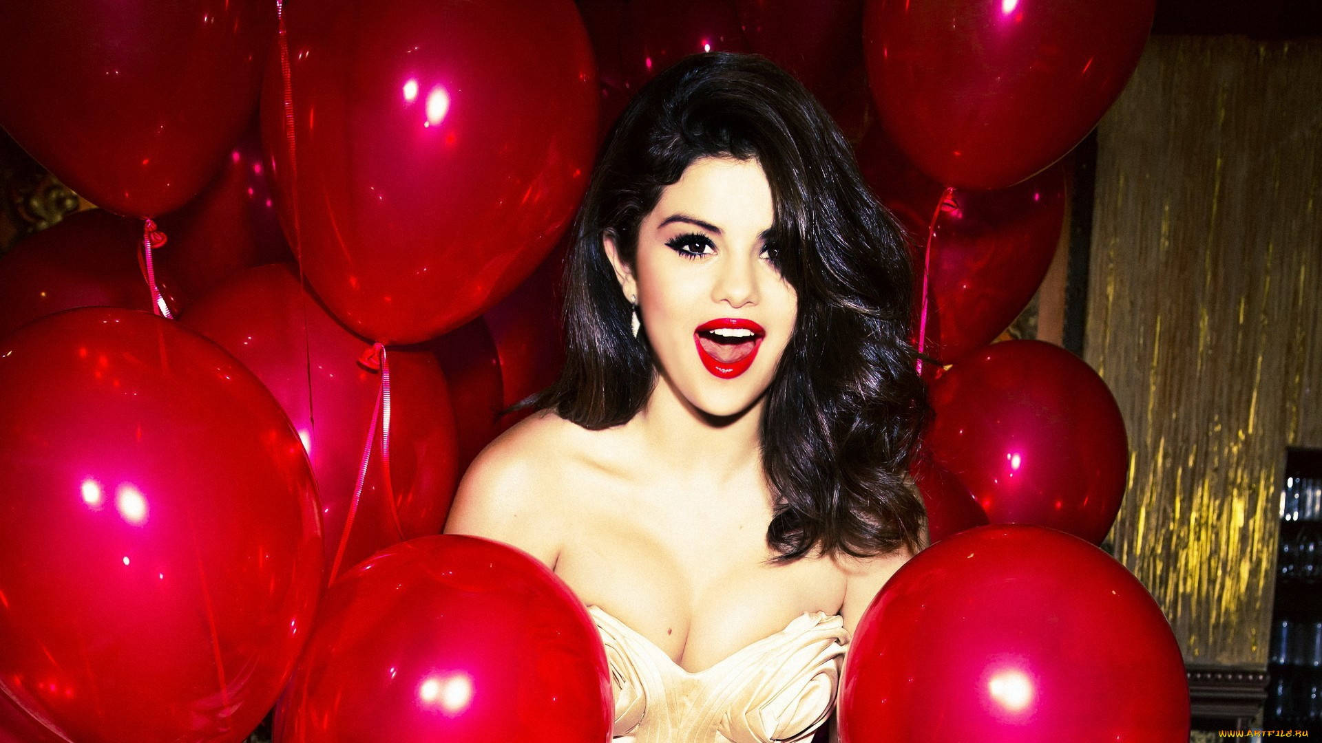 Selena Gomez Pop Star Wallpaper