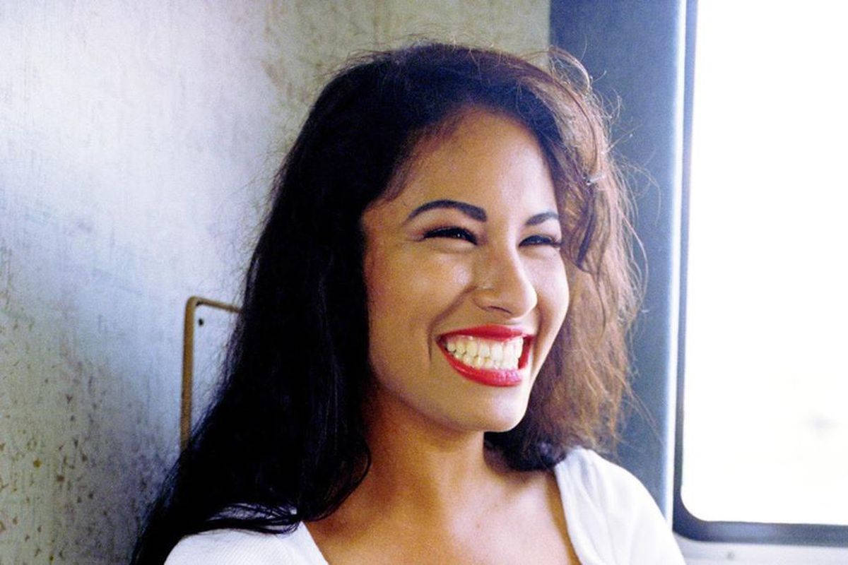 Selena Quintanilla Bright Smile Wallpaper
