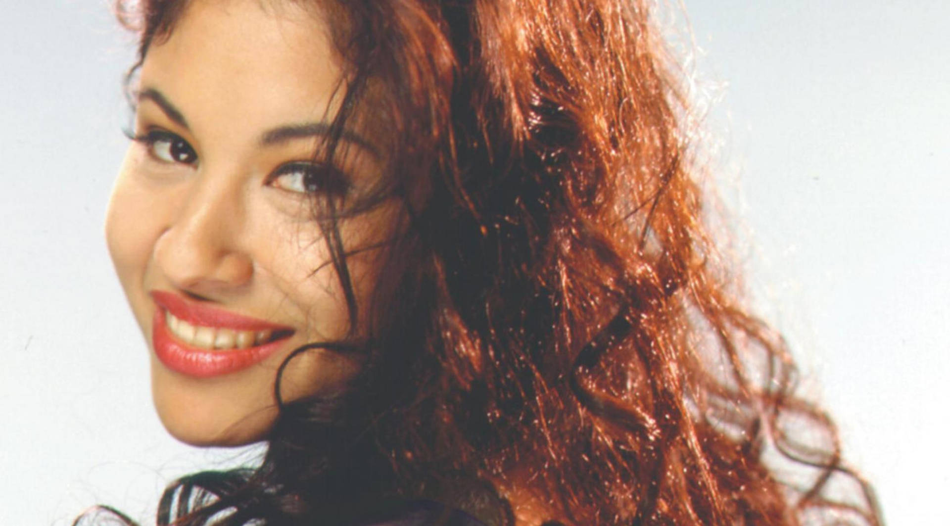 Selena Quintanilla Ginger Curls Wallpaper