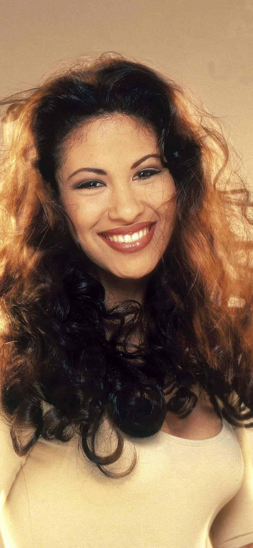 Holensie Sich Die Kraft Von Selena Quintanilla In Ihre Tasche. Wallpaper