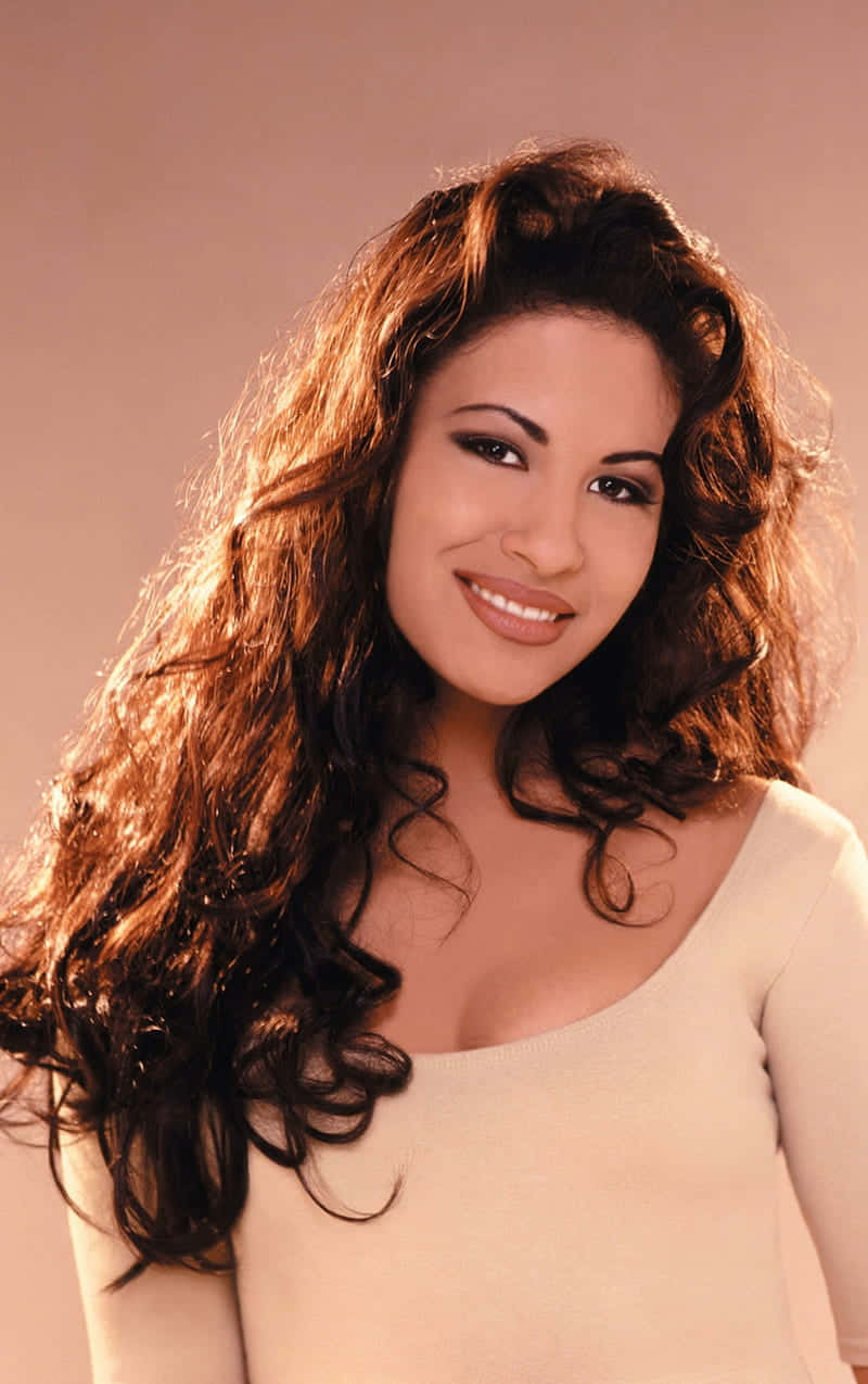 Get a phone case that celebrates the legacy of Selena Quintanilla! Wallpaper