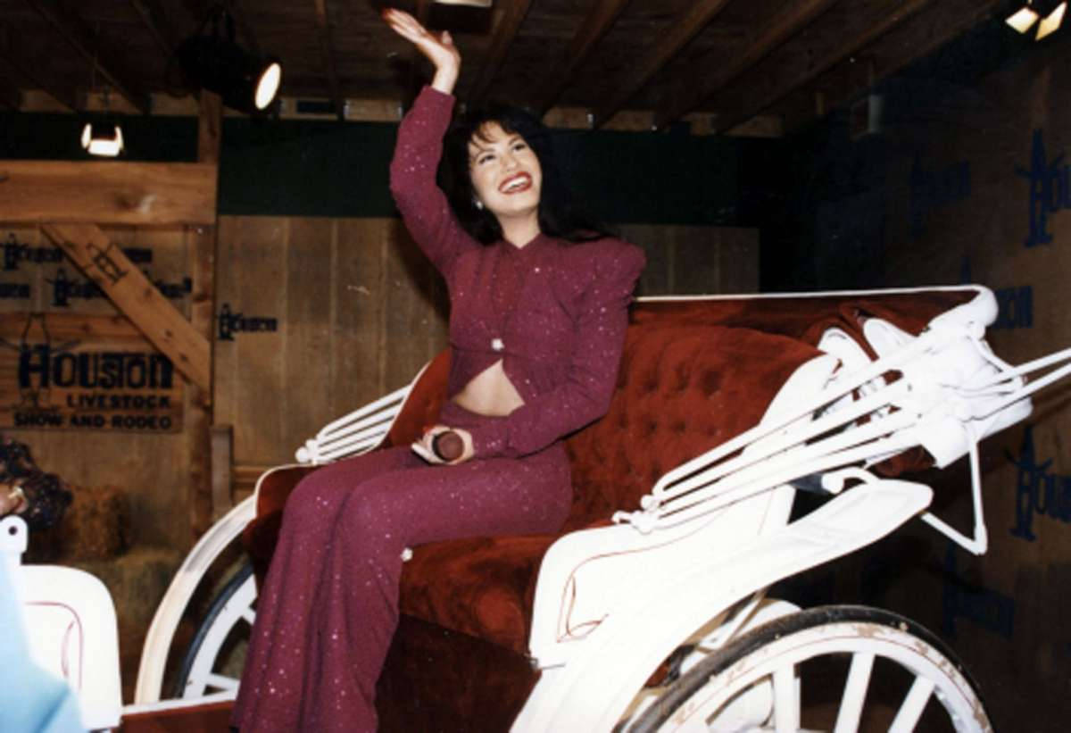 Selena Quintanilla On A Carriage Wallpaper