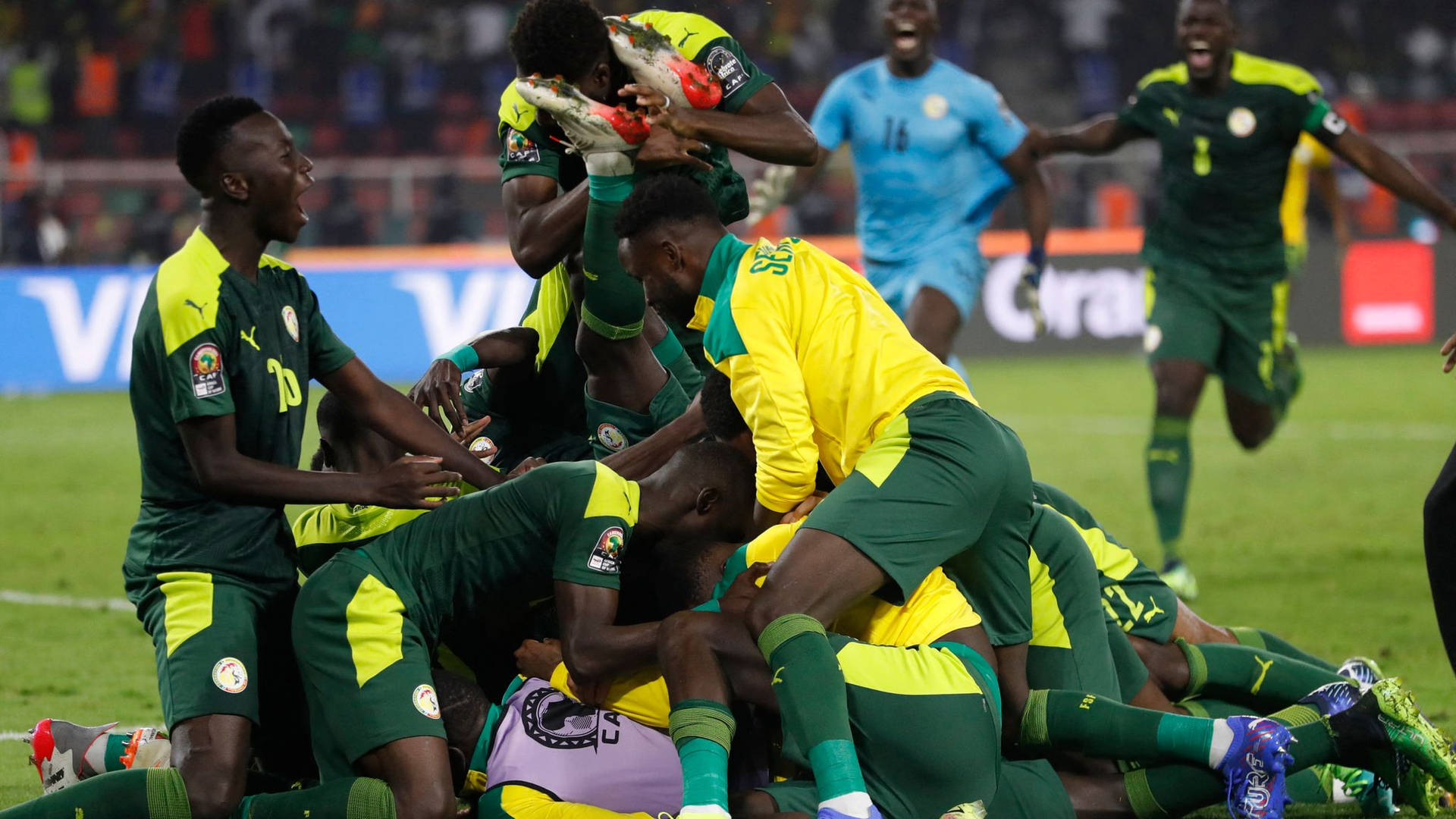 Senegal Fodboldhold På Banen Wallpaper