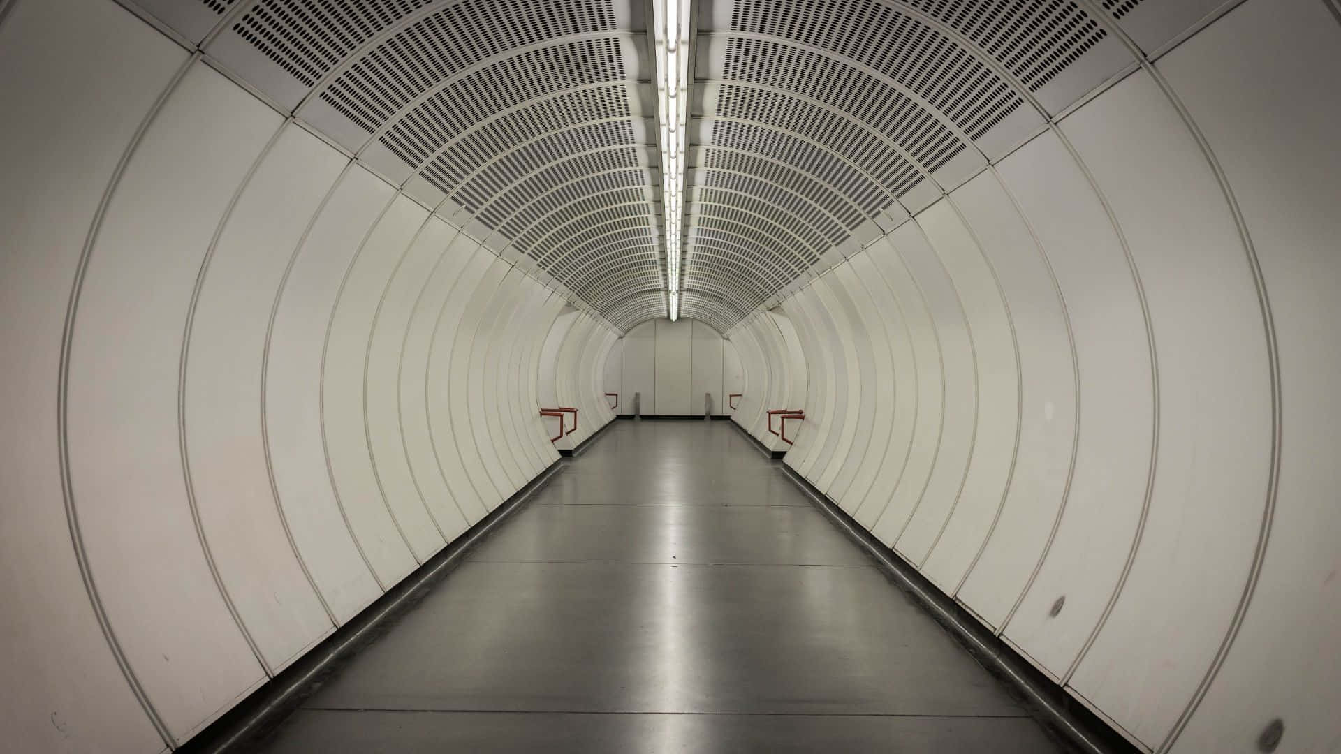 Sentieroinesplorato - Un Viaggio Ispiratore Attraverso Un Moderno Tunnel Della Metropolitana