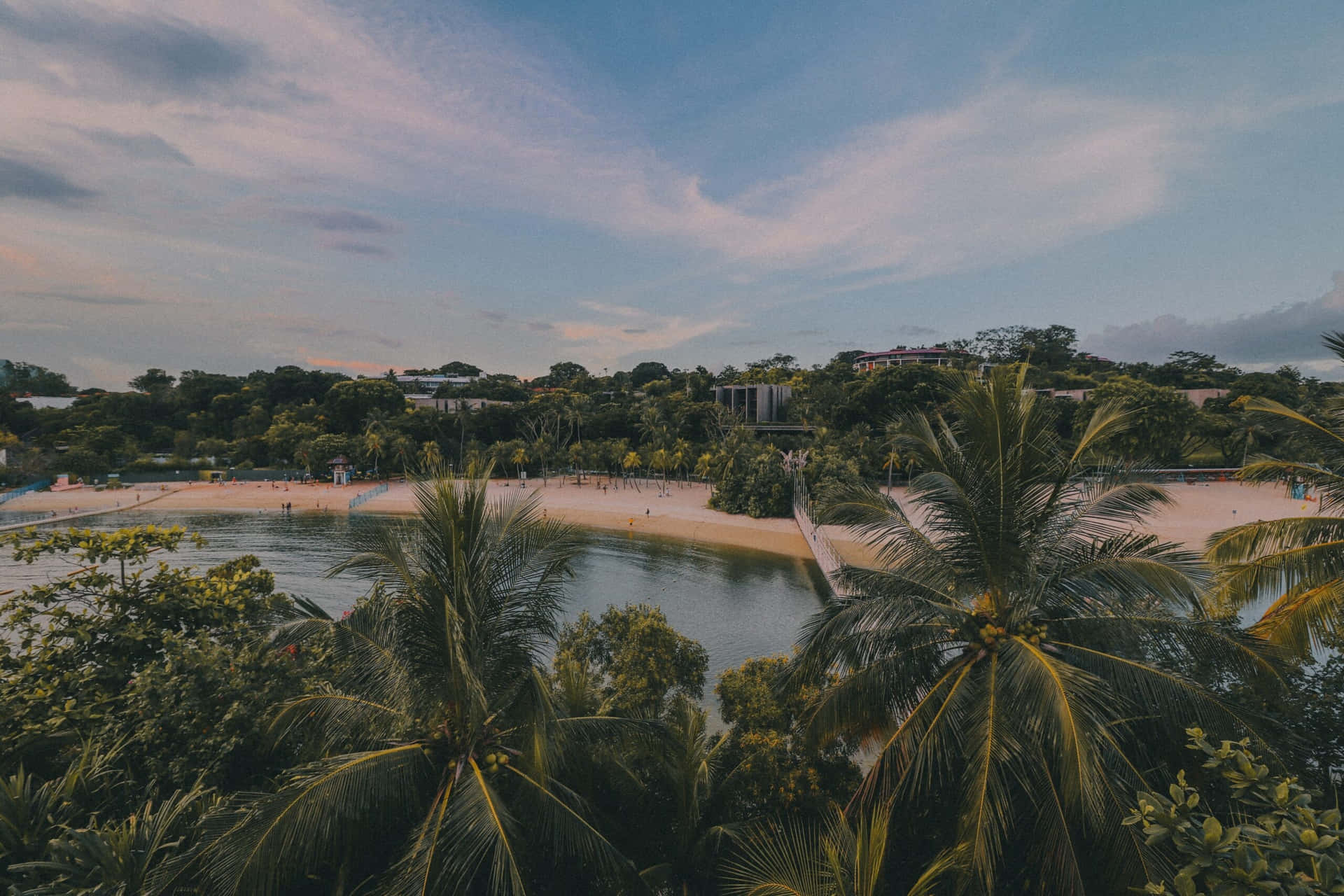 Plage Tropicale De L'île Sentosa Au Crépuscule Fond d'écran