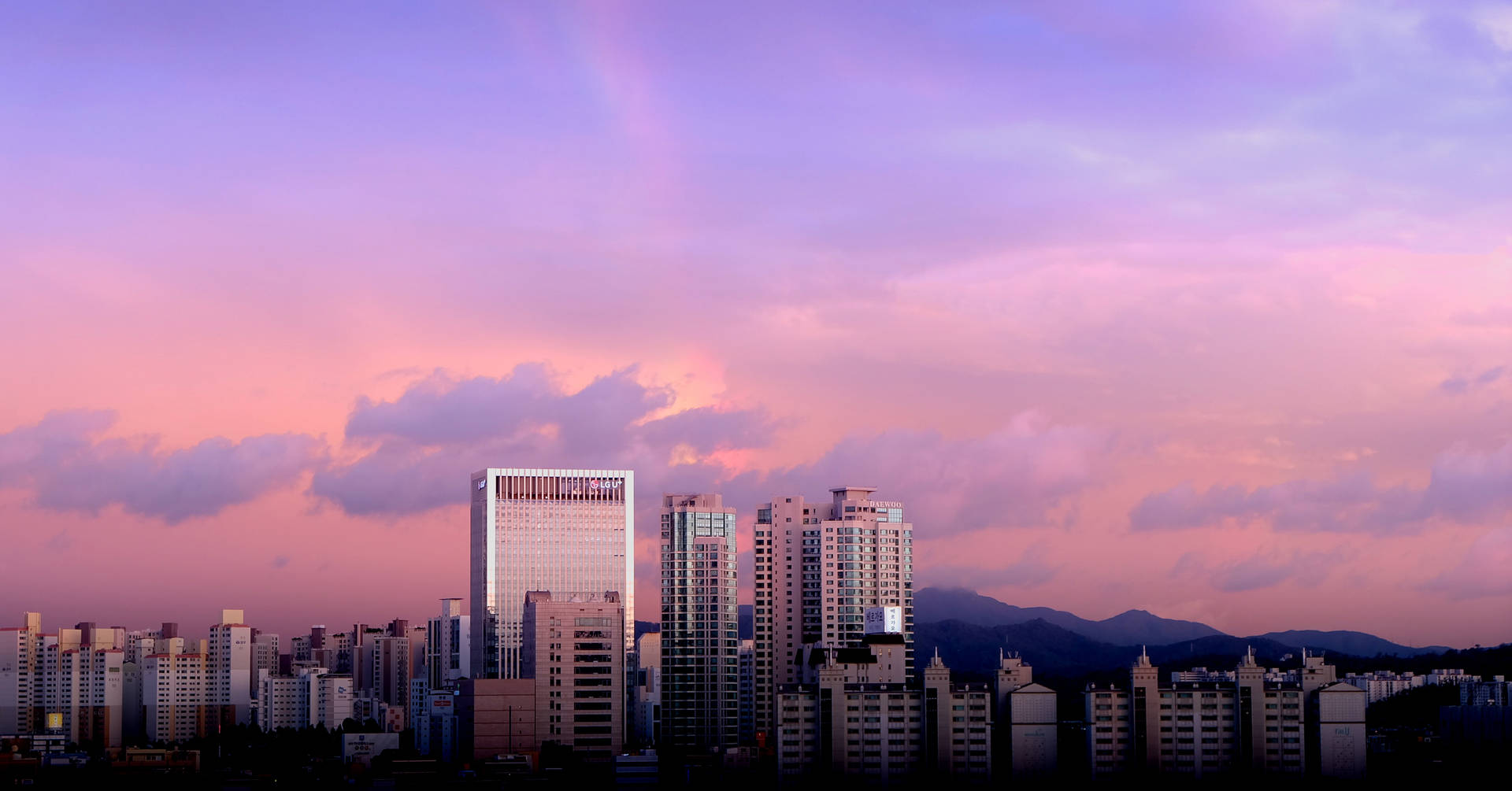 Seoul Aesthetic Sky Wallpaper