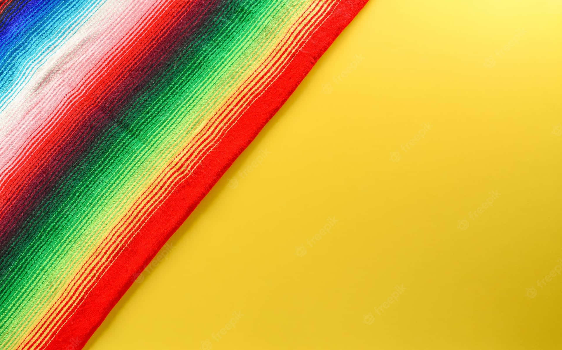 Rayasde Colores En Un Serape Amarillo Fondo de pantalla