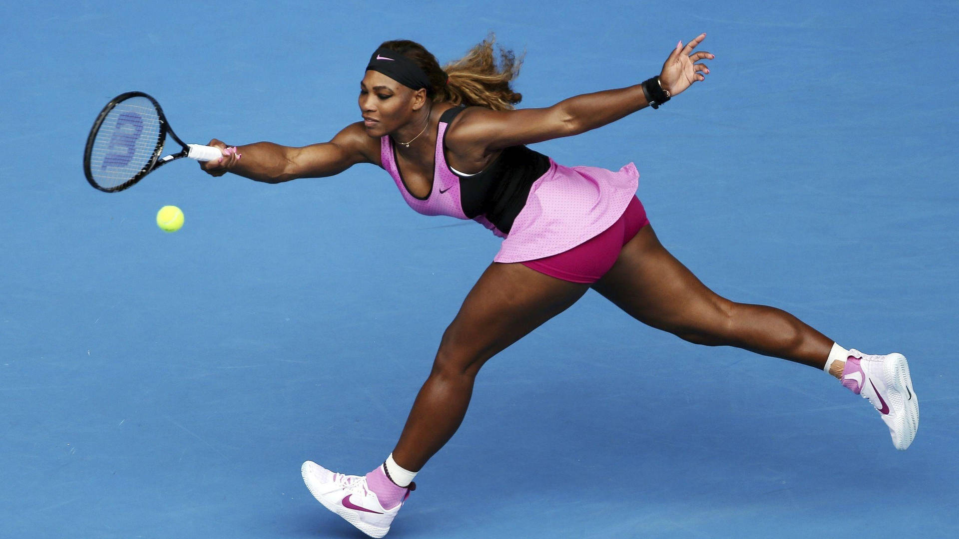 Serena Williams Running Wallpaper