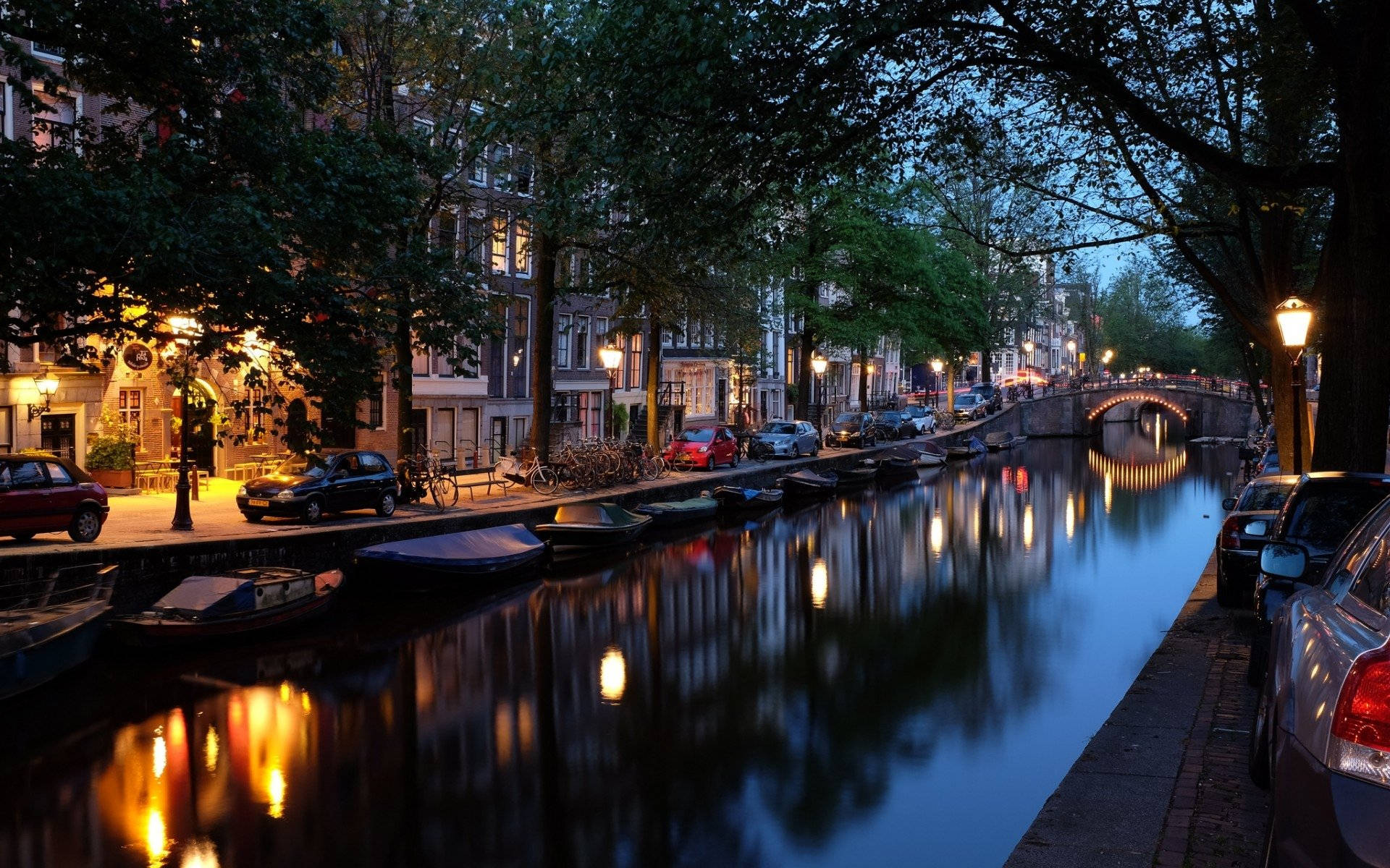 Serene Amsterdam Canal At Dusk Wallpaper