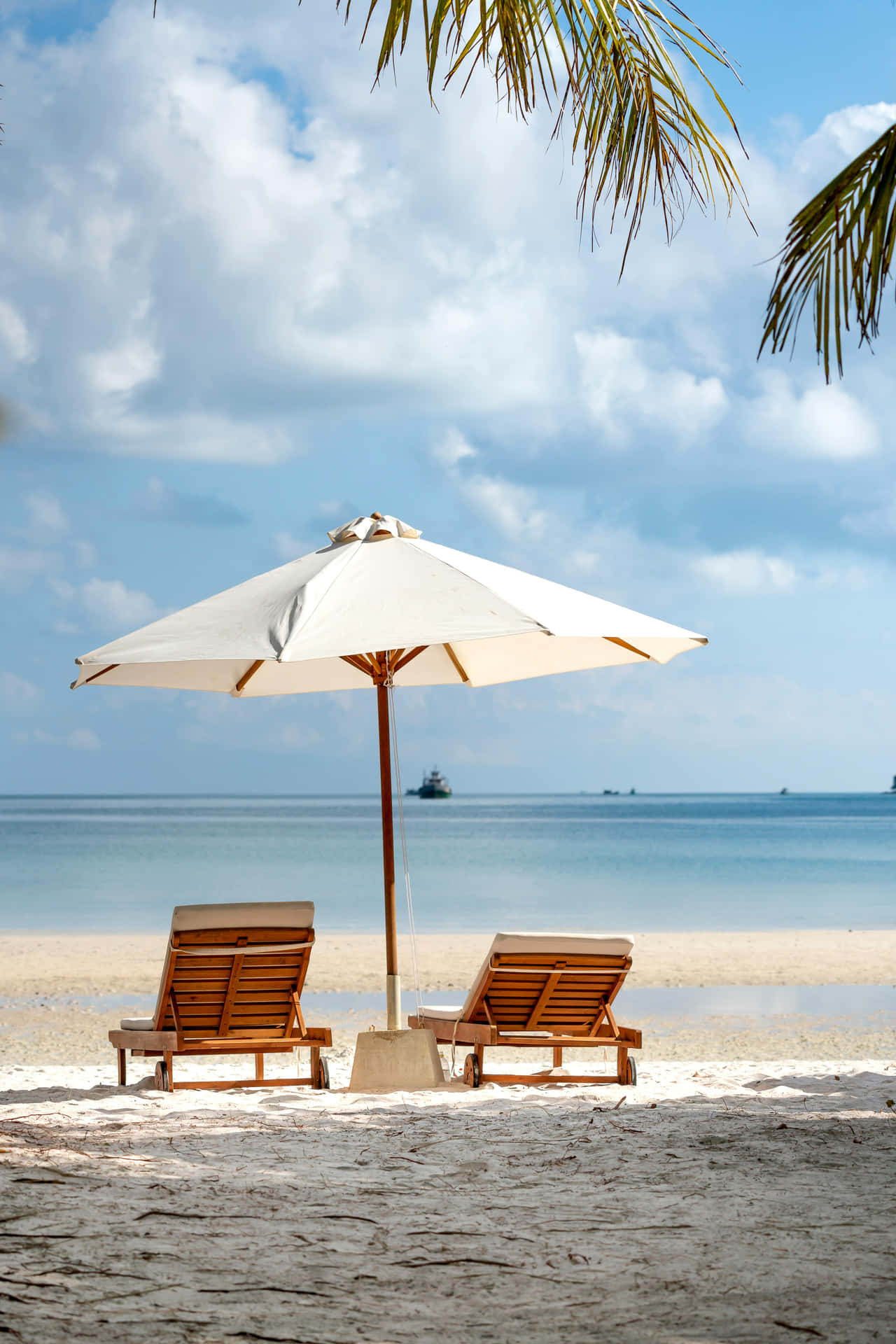 Serene Beach Umbrellaand Loungers Wallpaper