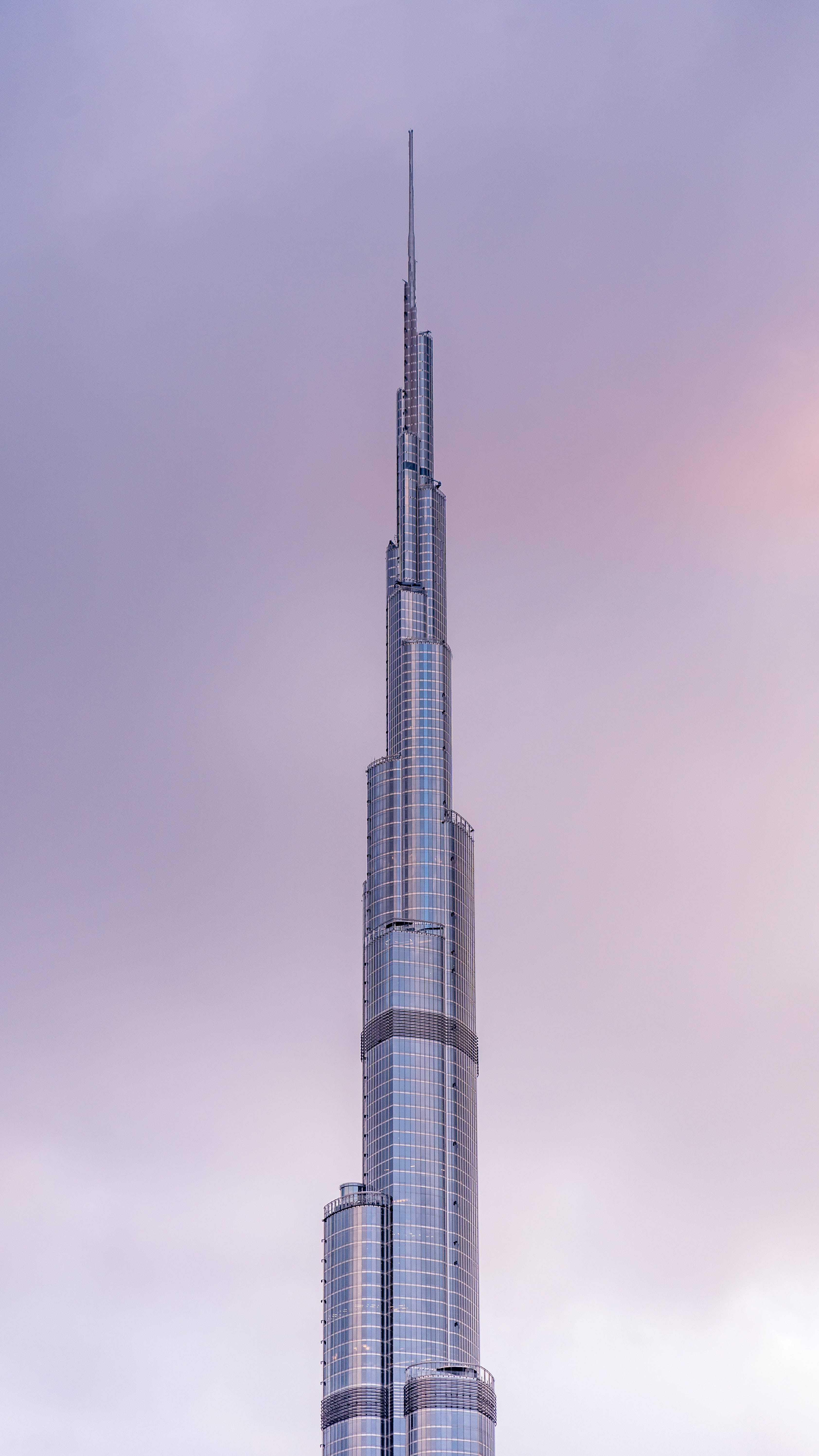 Serene Photo Of The Burj Khalifa Wallpaper