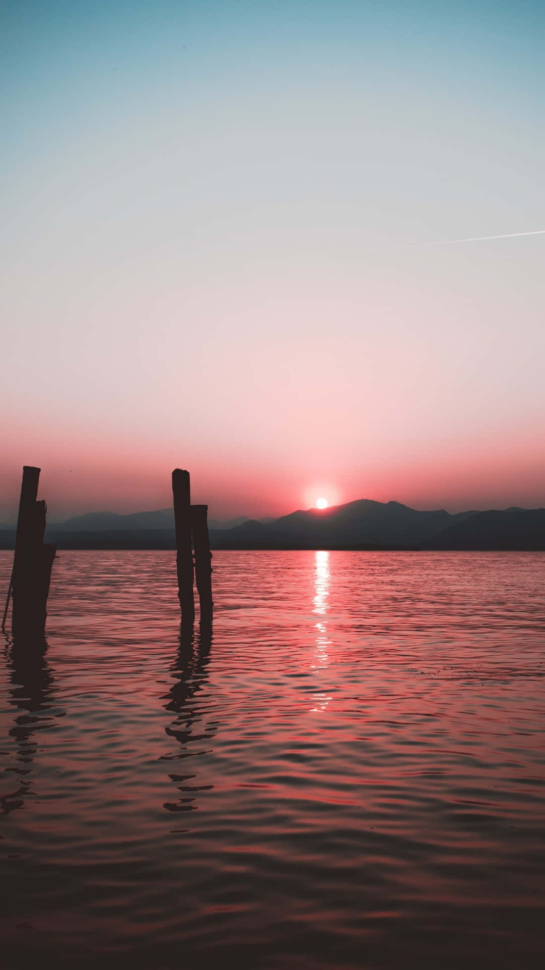 Serene Sunset Lake View Wallpaper