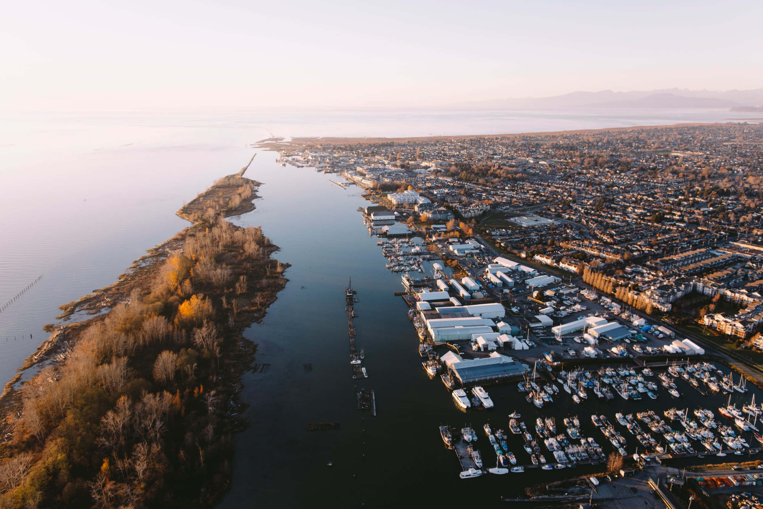 Serene Sunset Over The Fraser River In Richmond, Canada Wallpaper