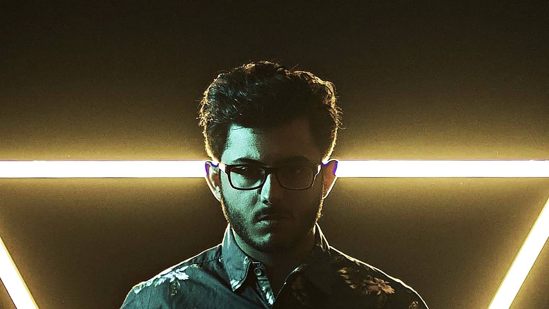 "Engaged CarryMinati in High-Definition" Wallpaper
