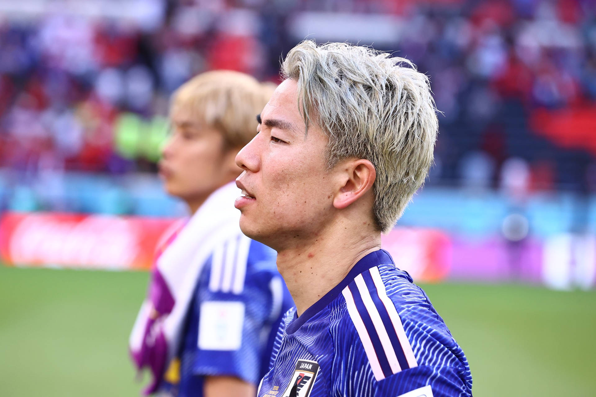 Serious Japan National Football Team Player Asano Wallpaper