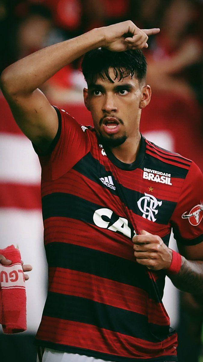 Serious Lucas Paquetá Pointing Left Wallpaper