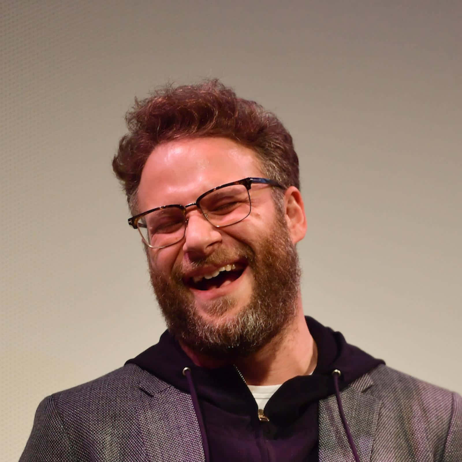 Comedic Powerhouse Seth Rogen Smiling Candidly Wallpaper