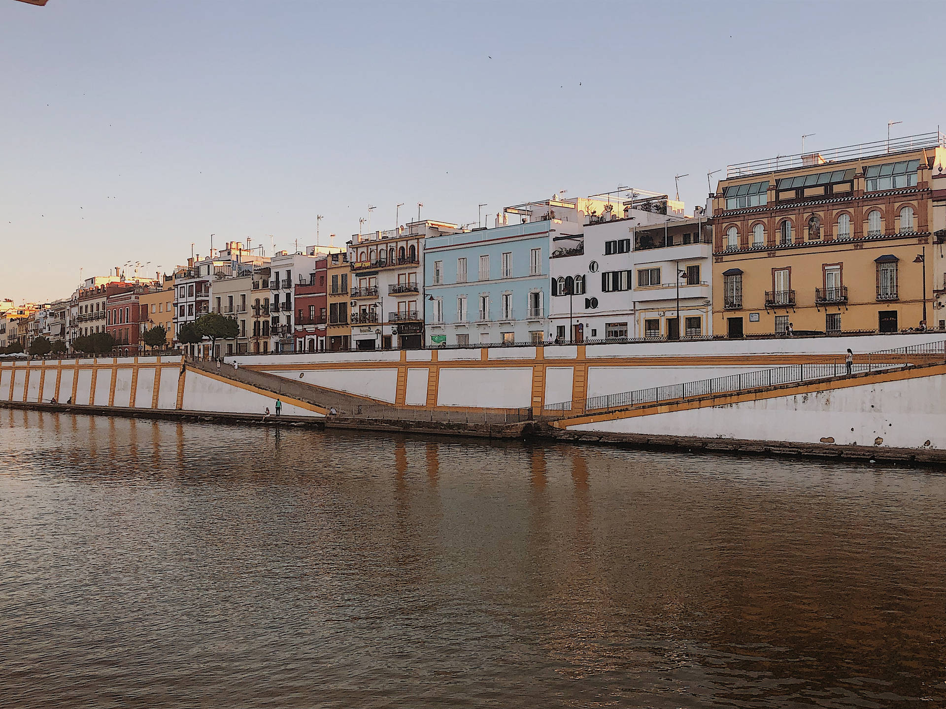 Sevilla Roligt Vand Wallpaper