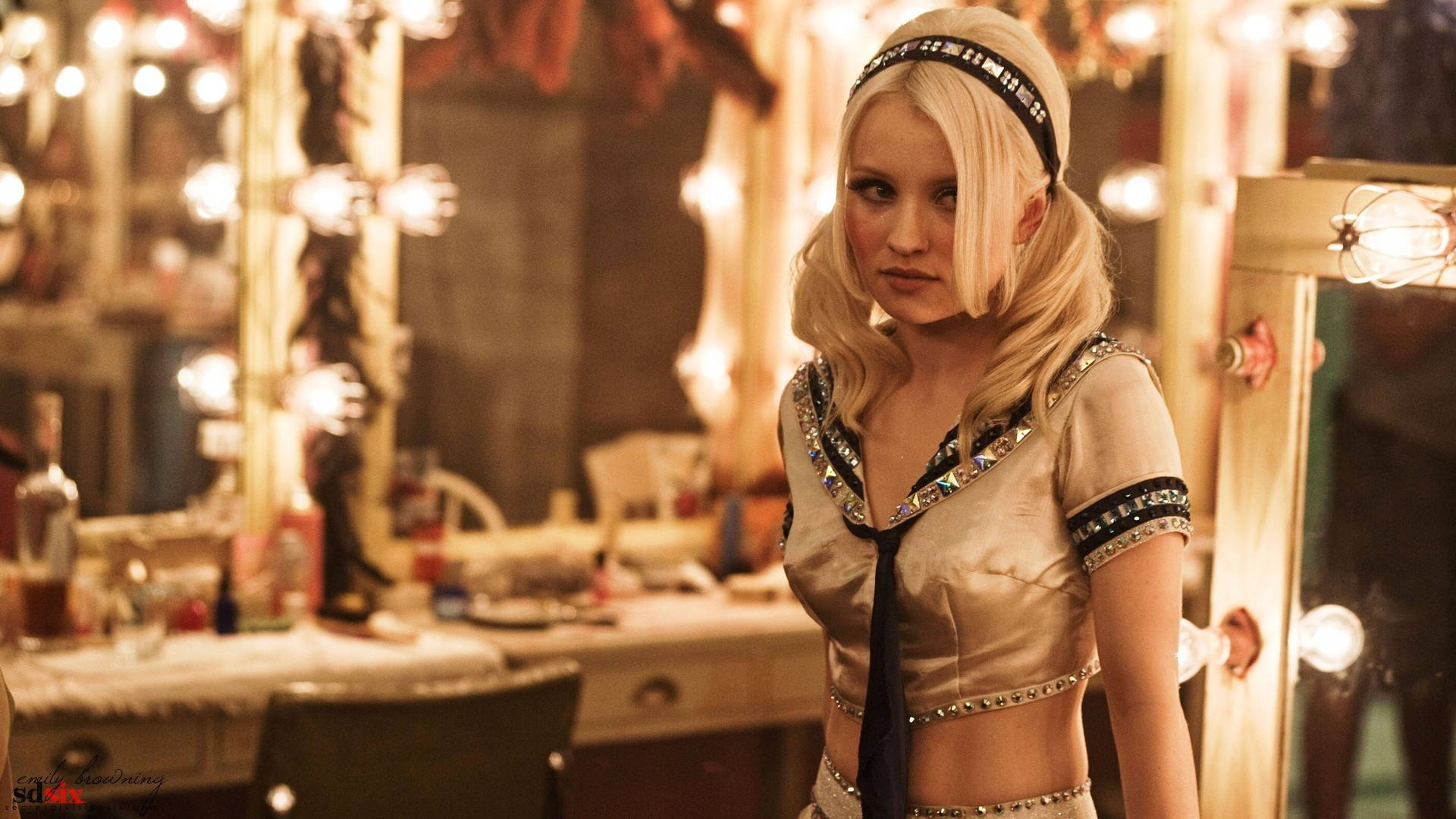 Sexy Australian Actress Emily Browning As Baby Doll Wallpaper