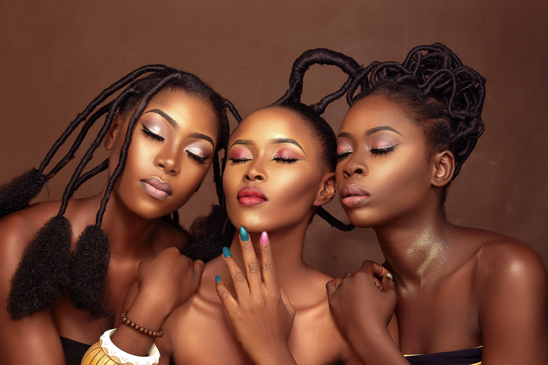 Sexy Black Women High-fashion Photography Wallpaper