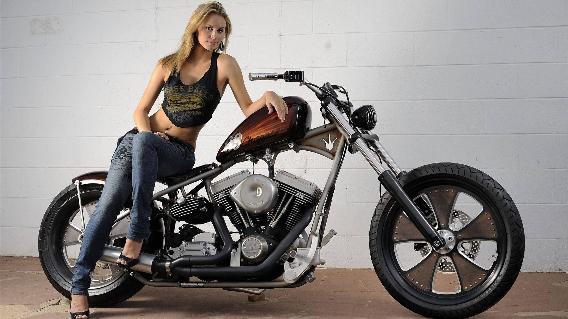 Sexet Easy Rider af stor motorcykel Wallpaper