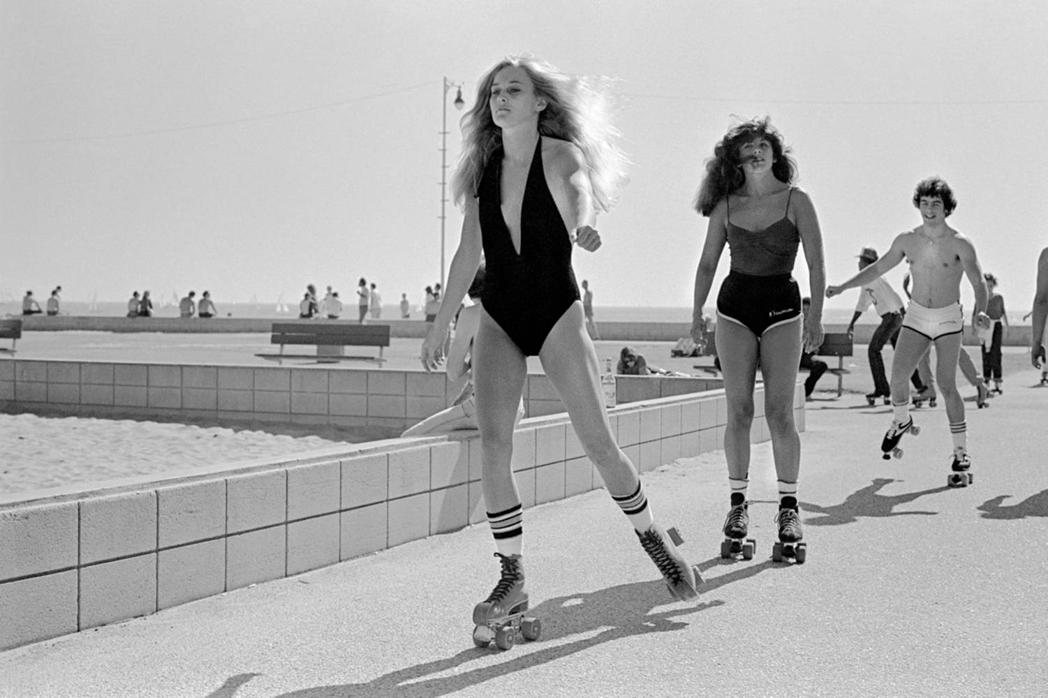 Sexigatjejer Rullskridskor På Venice Beach. Wallpaper