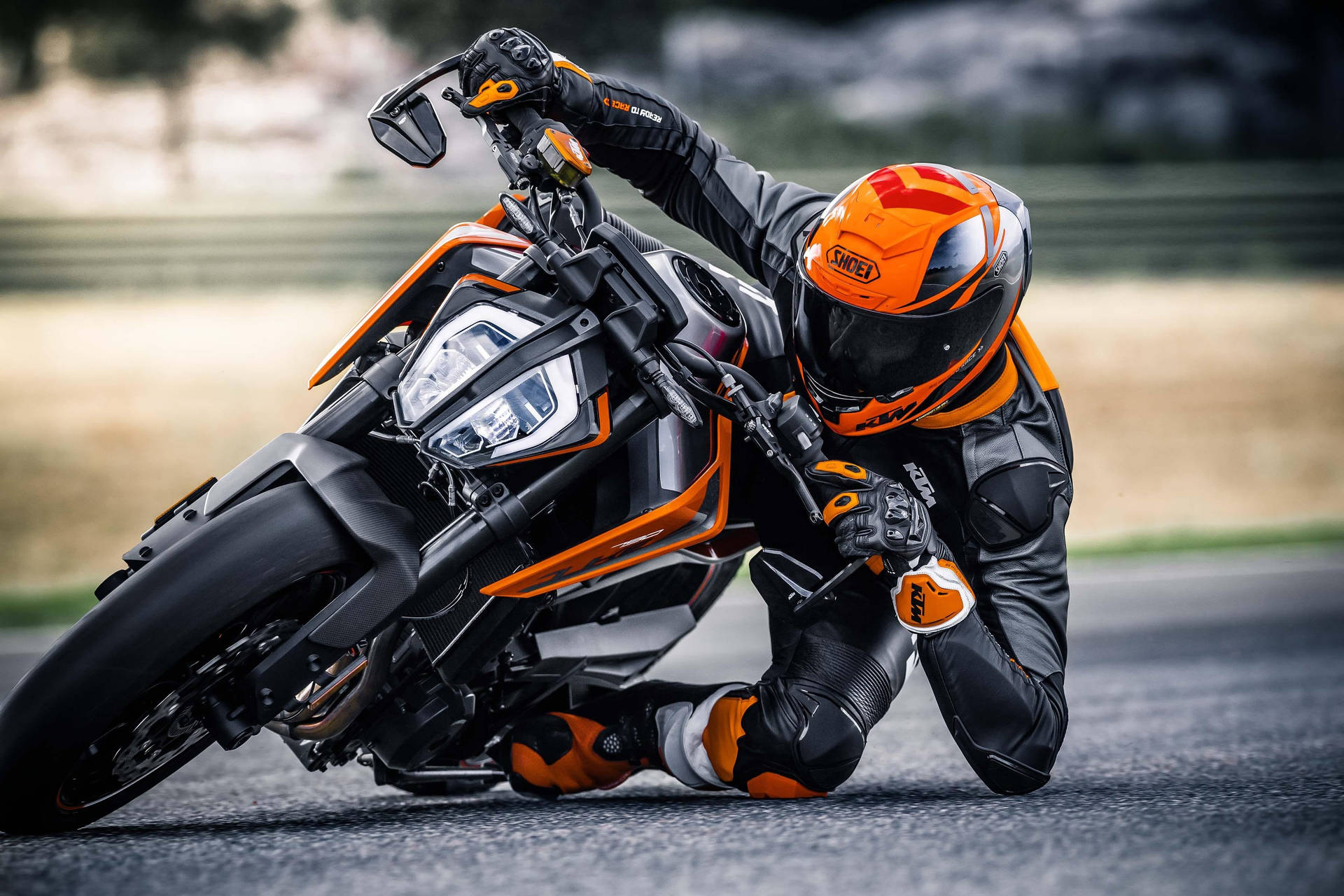 Sexet KTM Bike Stunt i 4K Wallpaper