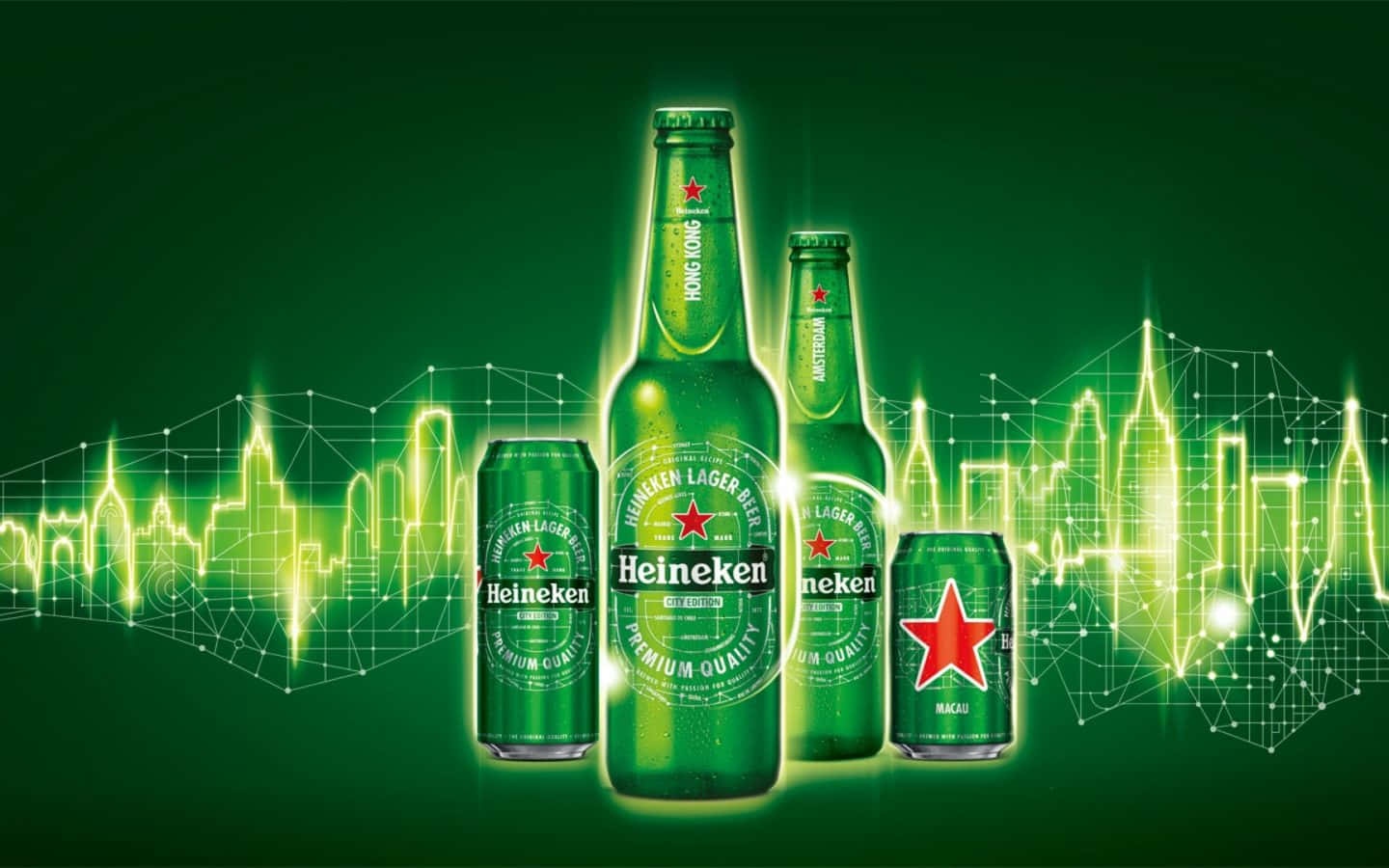 Sfondobottiglia Di Birra Heineken Fredda E Rinfrescante Con Bicchiere