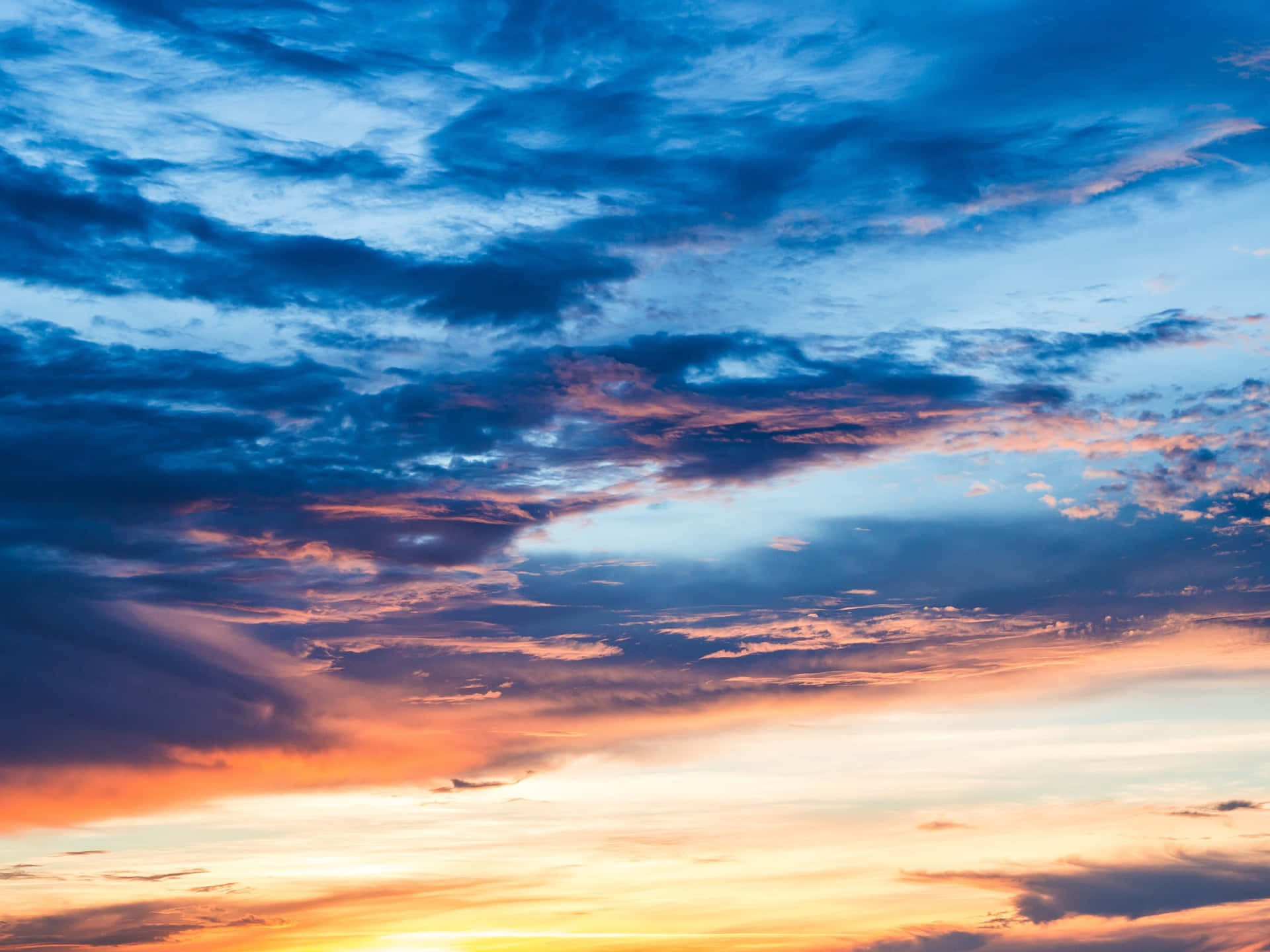 Sfondodel Cielo Al Tramonto.