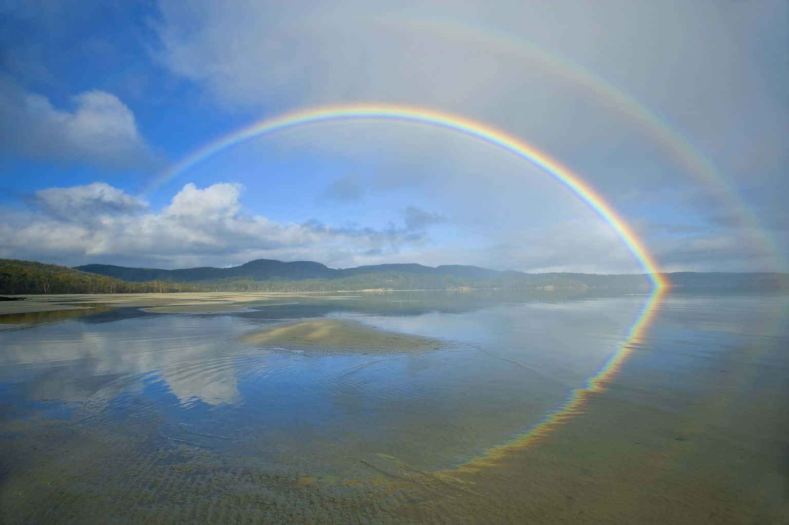 Sfondoestetico Con Arcobaleno Vibrante