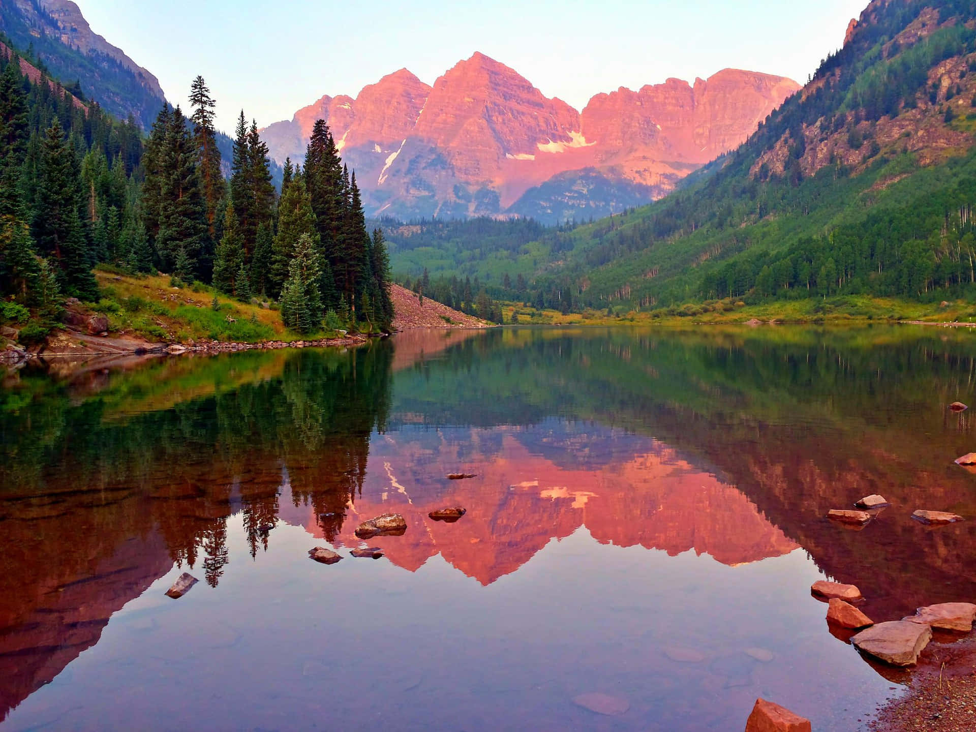 Sfondomaestoso Paesaggio Delle Montagne Rocciose Del Colorado