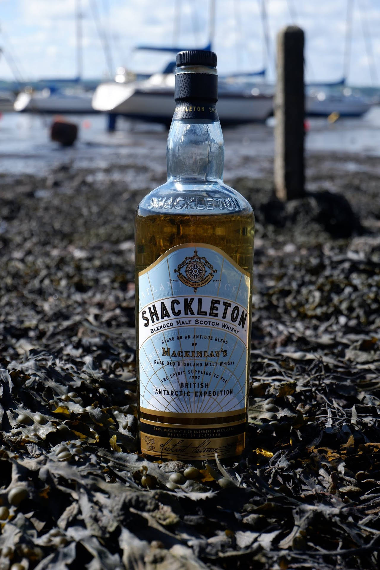 Shackletonwhisky -. Aufnahme Eines Felsstrandes Wallpaper