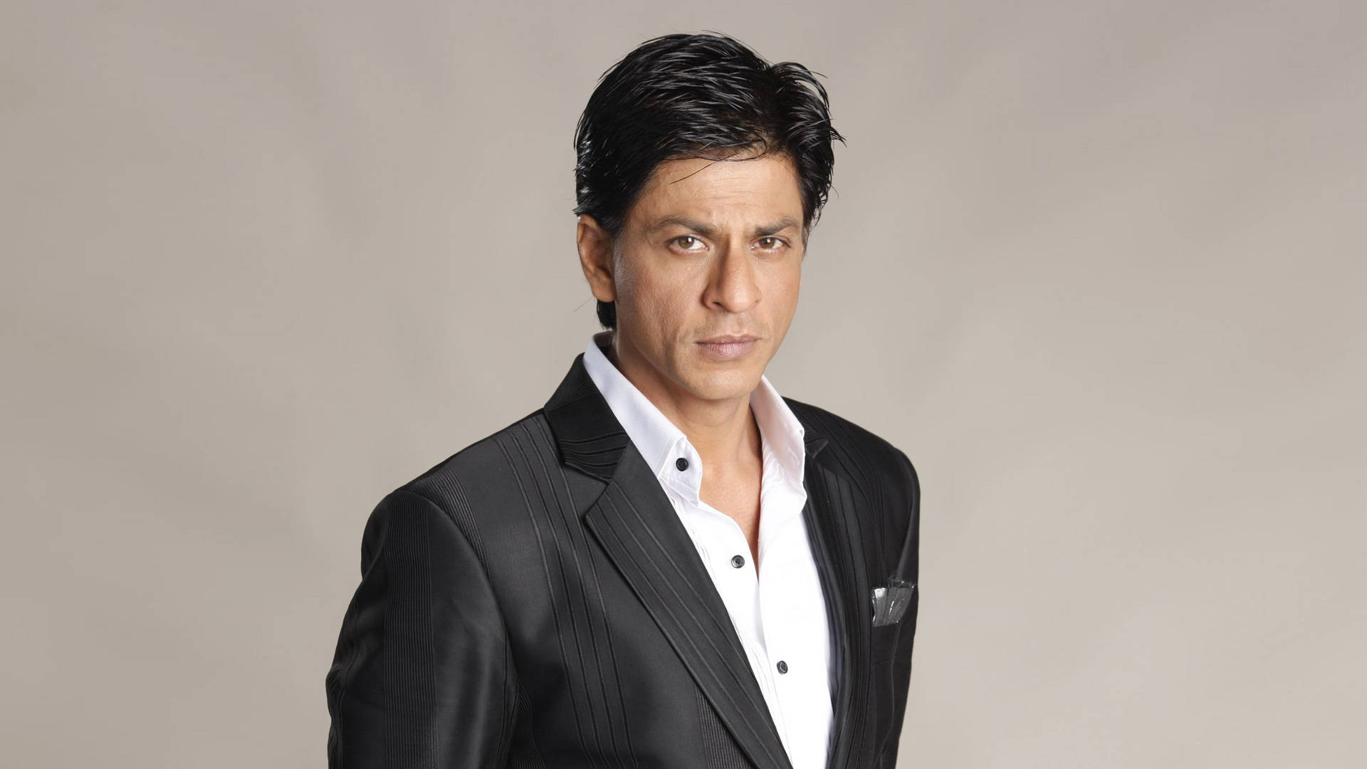Shah Rukh Khan Sort Tuxedo Tapet Wallpaper