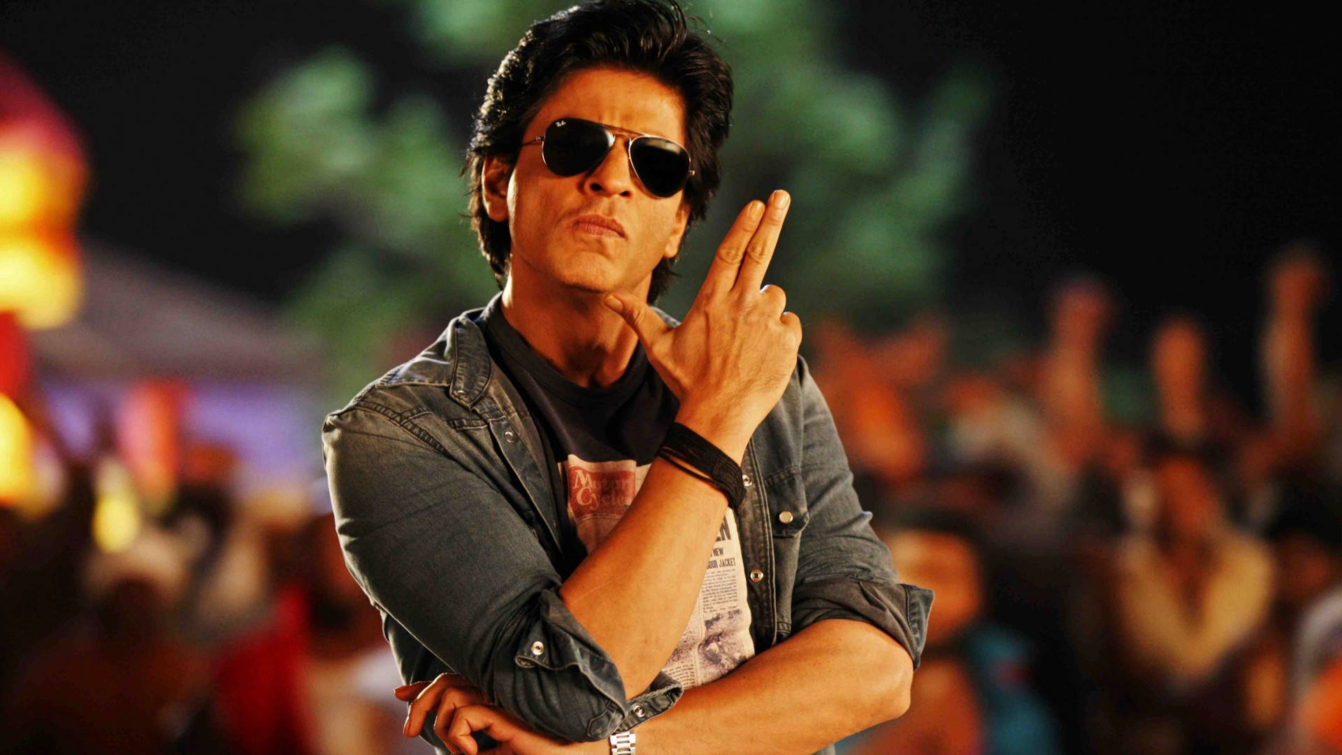 Blast From The Past: When Shah Rukh Khan REVEALED the truth behind his  iconic open-arms pose! - Masala