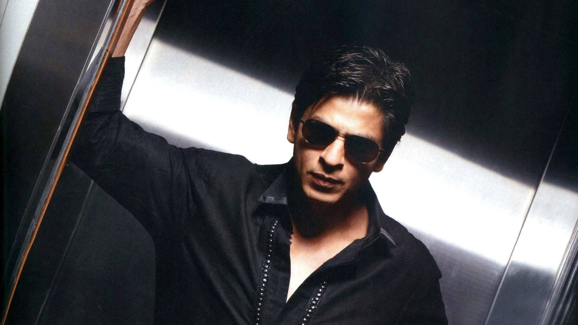 Download Shah Rukh Khan Elevator Photoshoot Wallpaper 