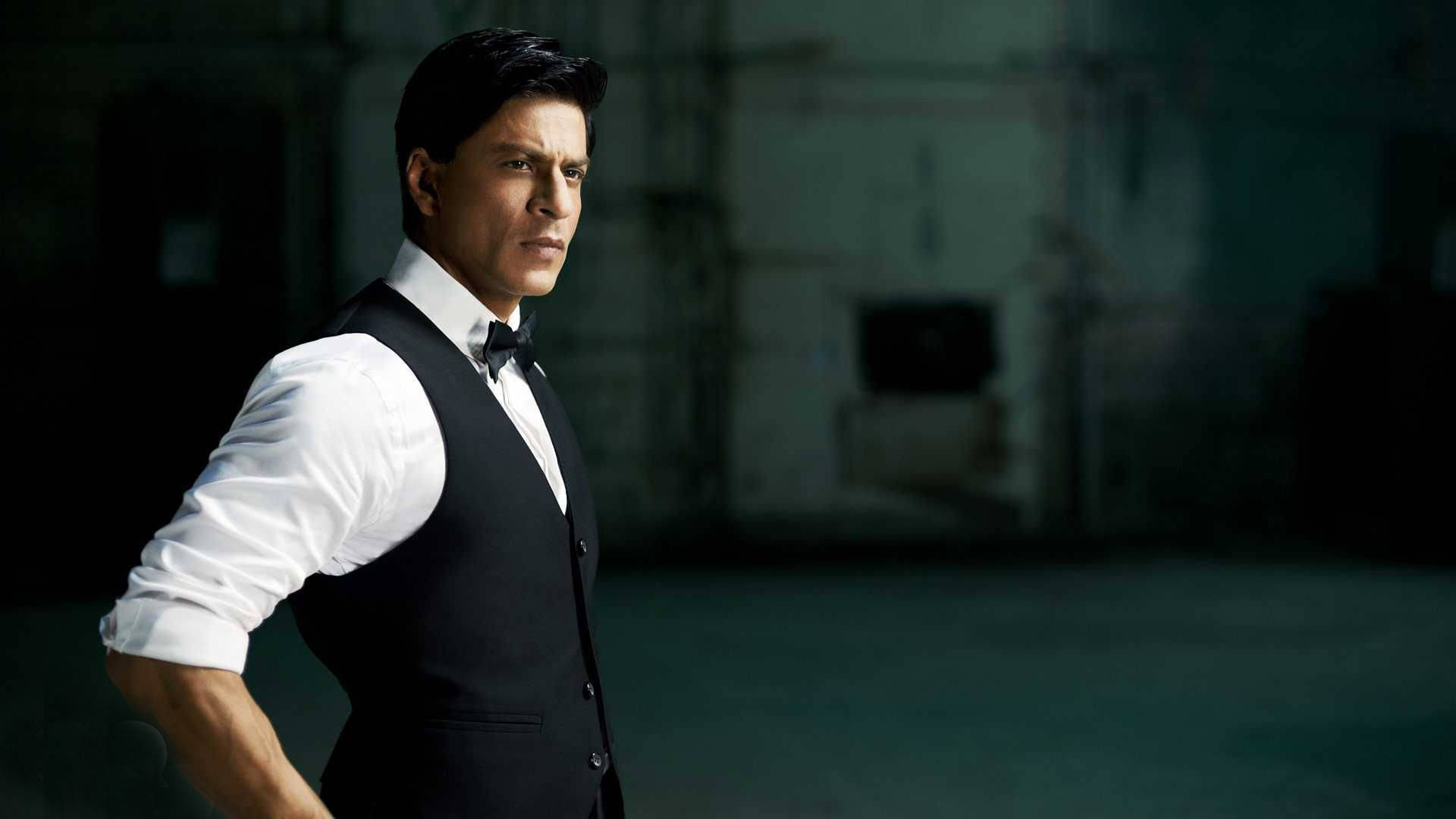 Shah Rukh Khan GQ drægt udseende Wallpaper