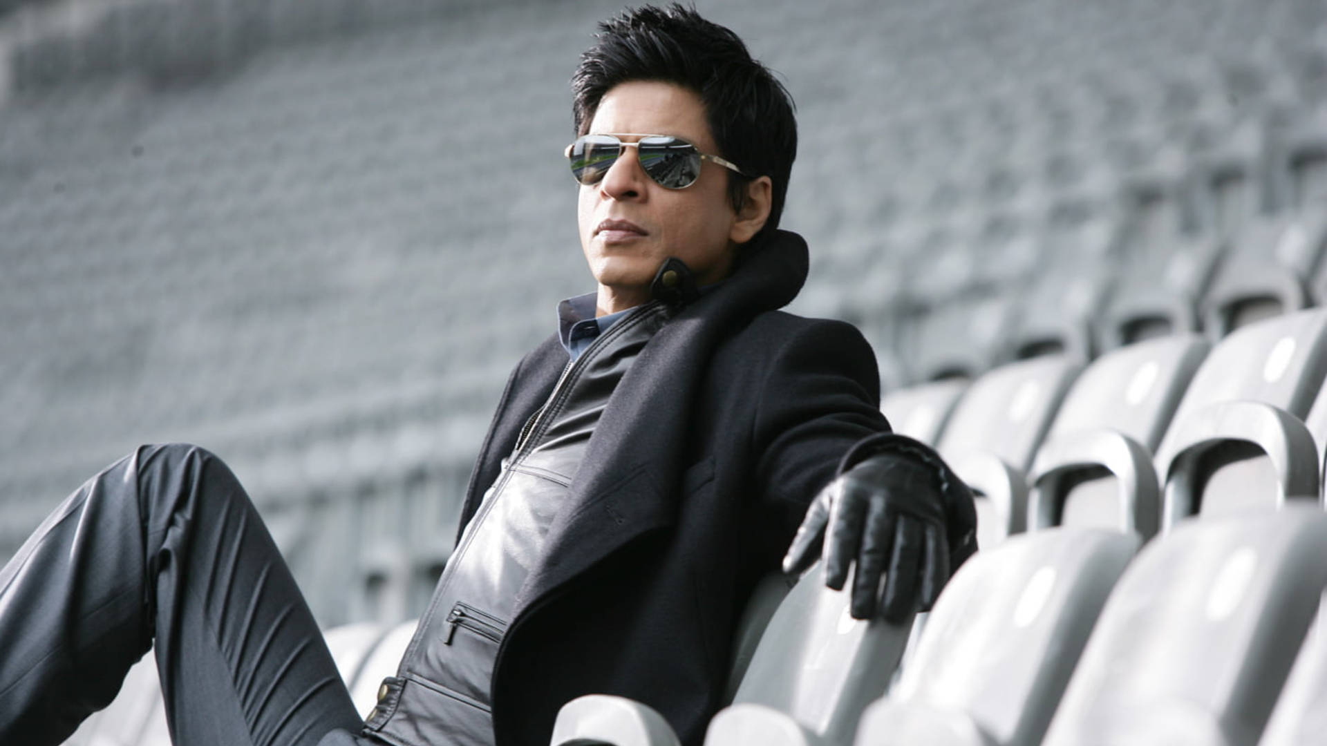 Shahrukh Khan, Elegante Sesión De Fotos Para Gq. Fondo de pantalla
