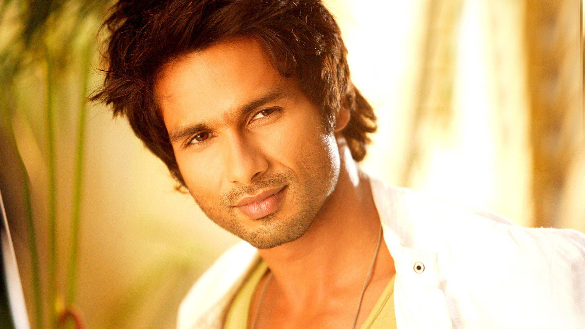 Shahid Kapoor In White Polo Background