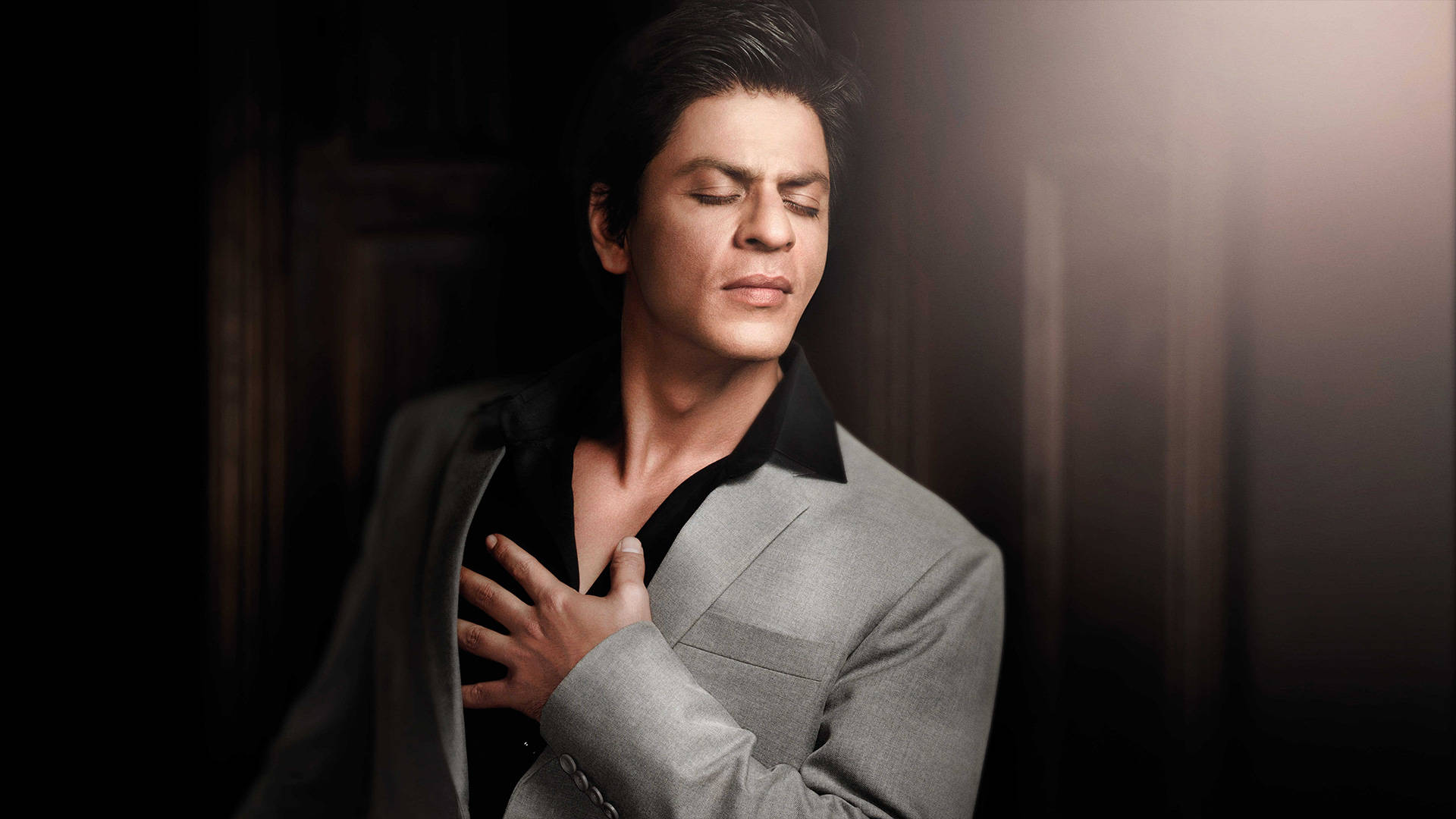Shahrukh Khan HD In Grey Suit Wallpaper