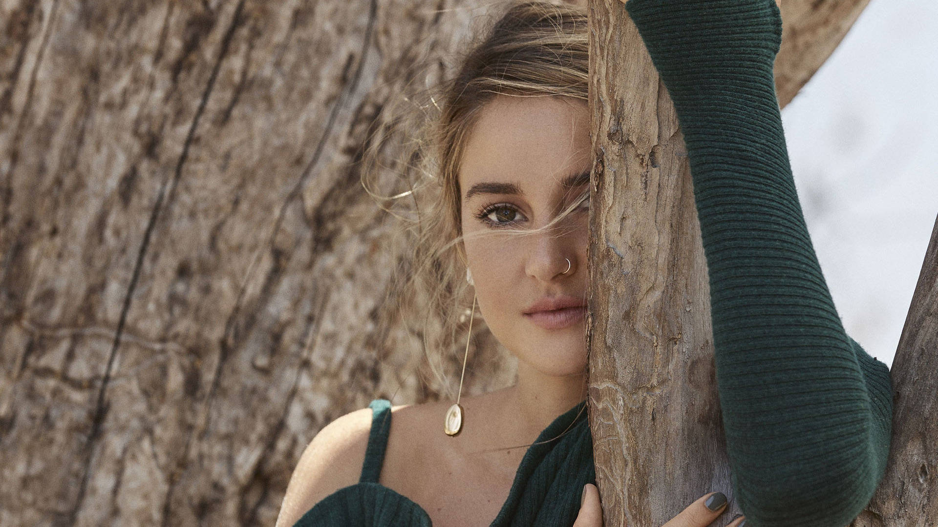 Shailene Woodleys Photoshoot Som Eco Warrior Wallpaper