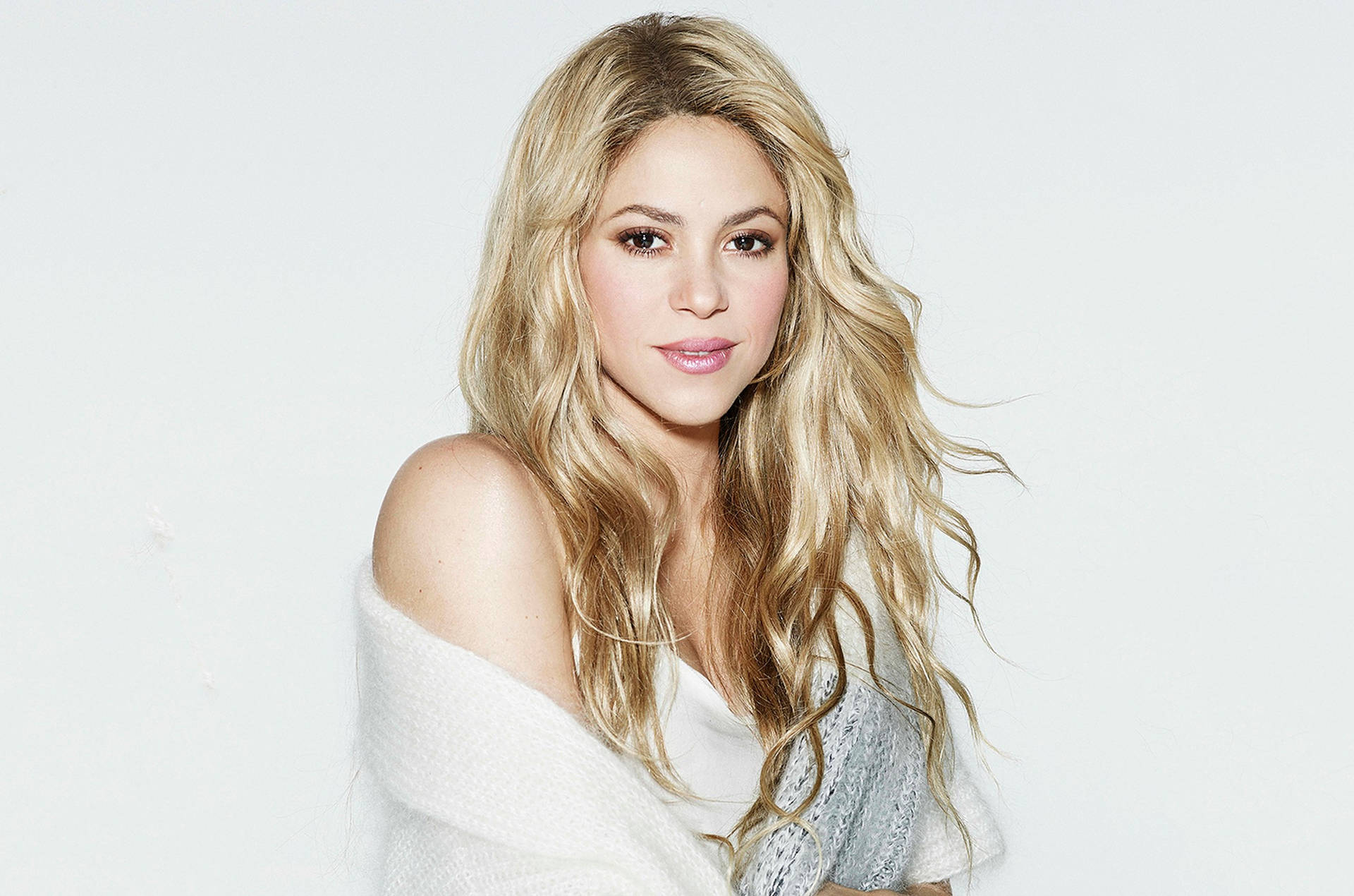 Shakirain Weiß Wallpaper