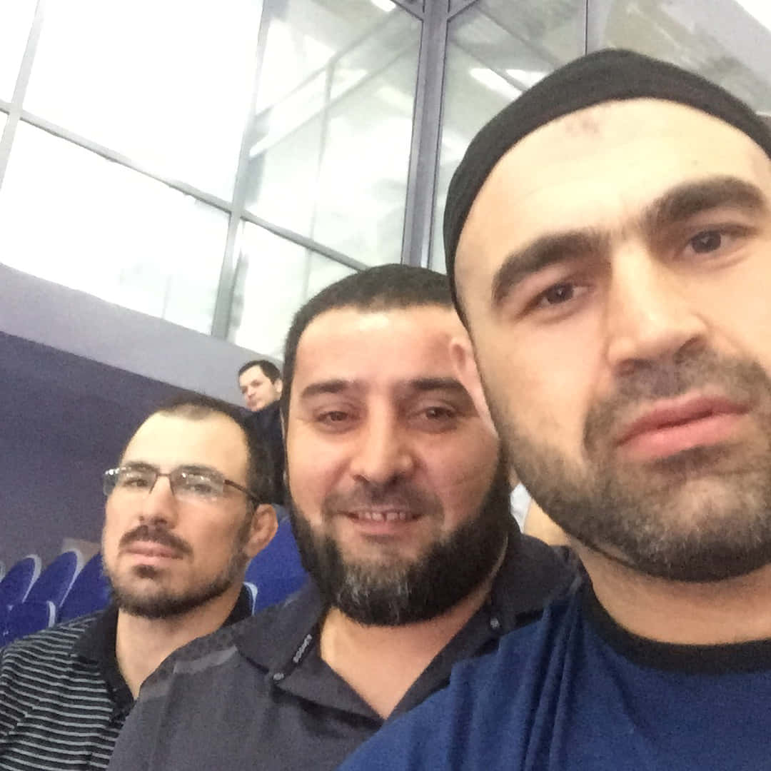 Shamil Abdurakhimov Group Selfie Background